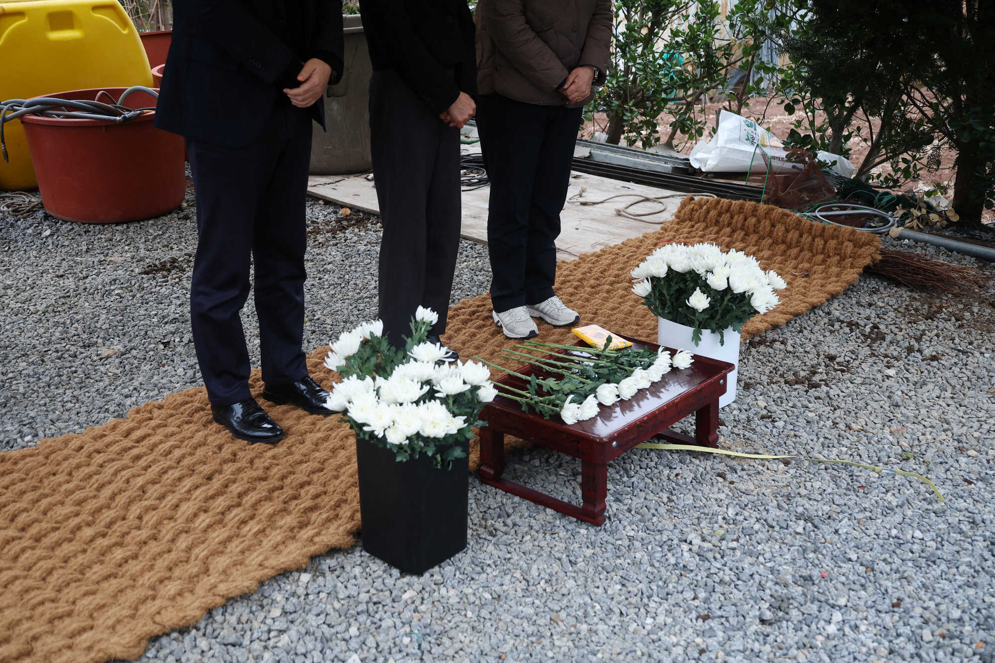 Family members of village leader Kwon and his wife – who were killed in the fire while travelling back to their village to rescue others – mourn at Kwon’s house in Yeongyang, South Korea. Photo: Reuters