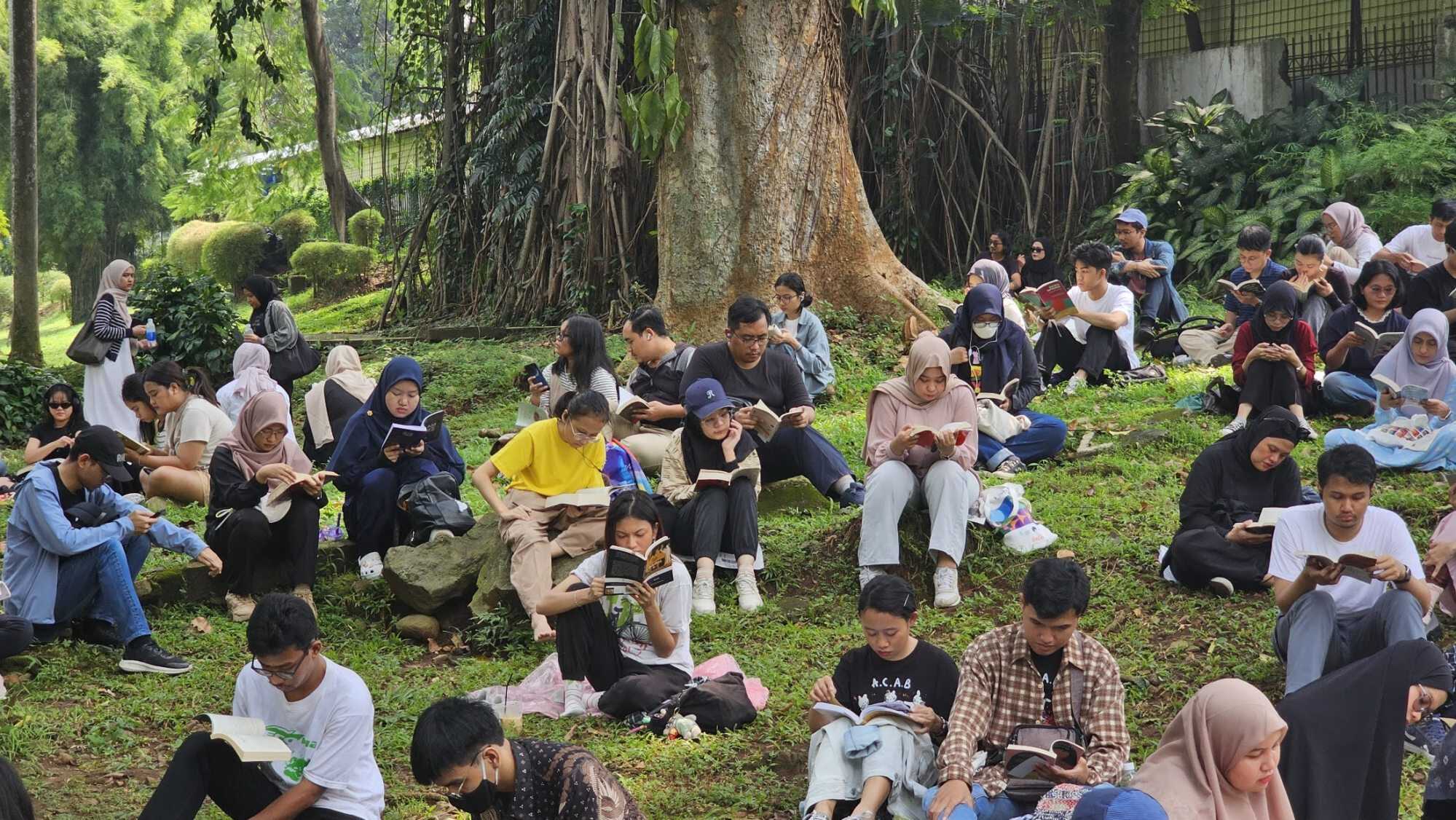 A reading session organised by Silent Book Club Jakarta. It is part of a movement encouraging reading that spans from the United States to Taiwan. Photo: Handout