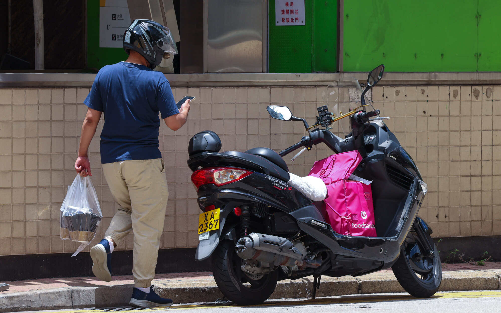 Hong Kong had more than 64,000 people working as online food delivery couriers as of 2023. Photo: Jelly Tse