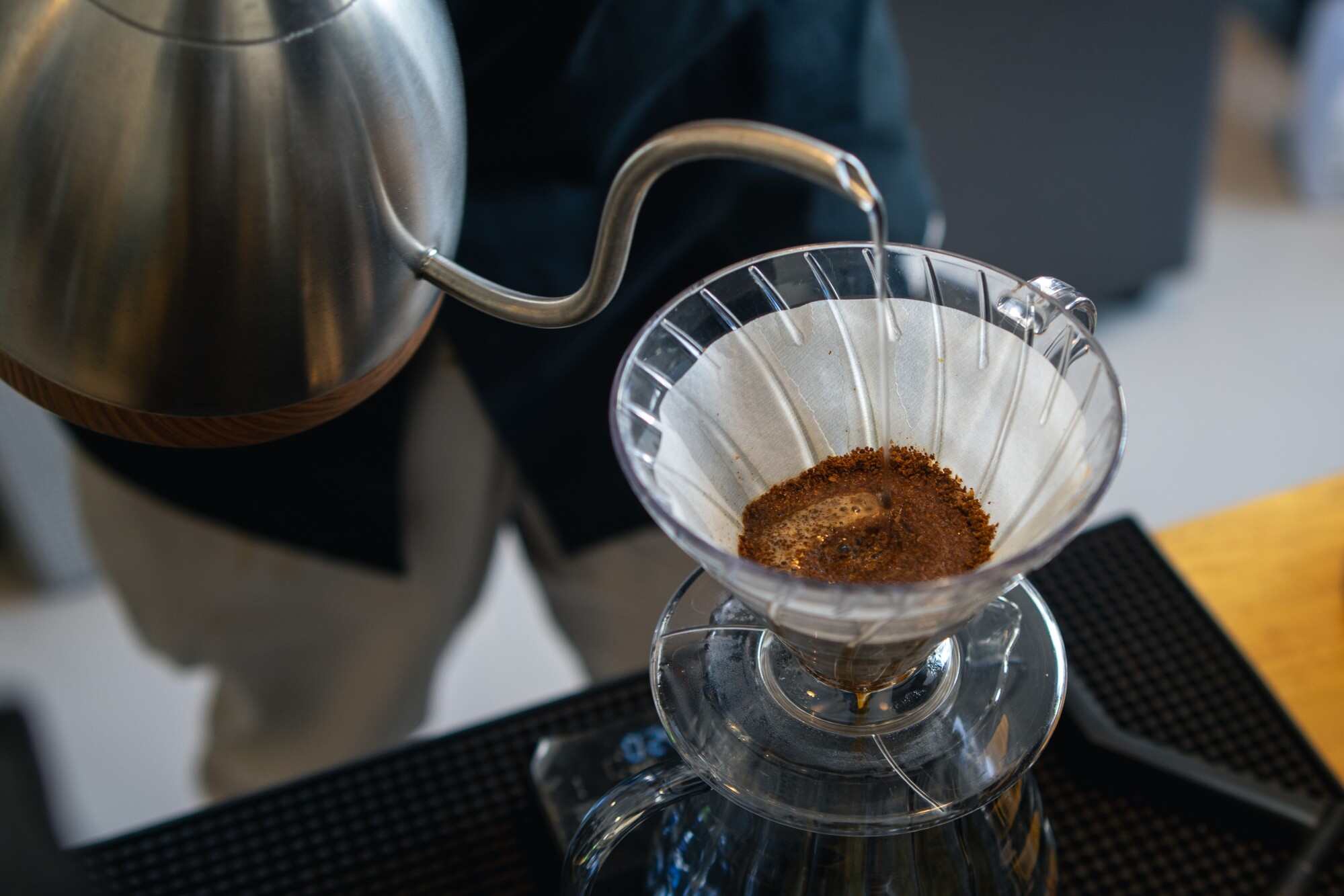 Avoid pouring boiling water into plastic. Photo: Shutterstock