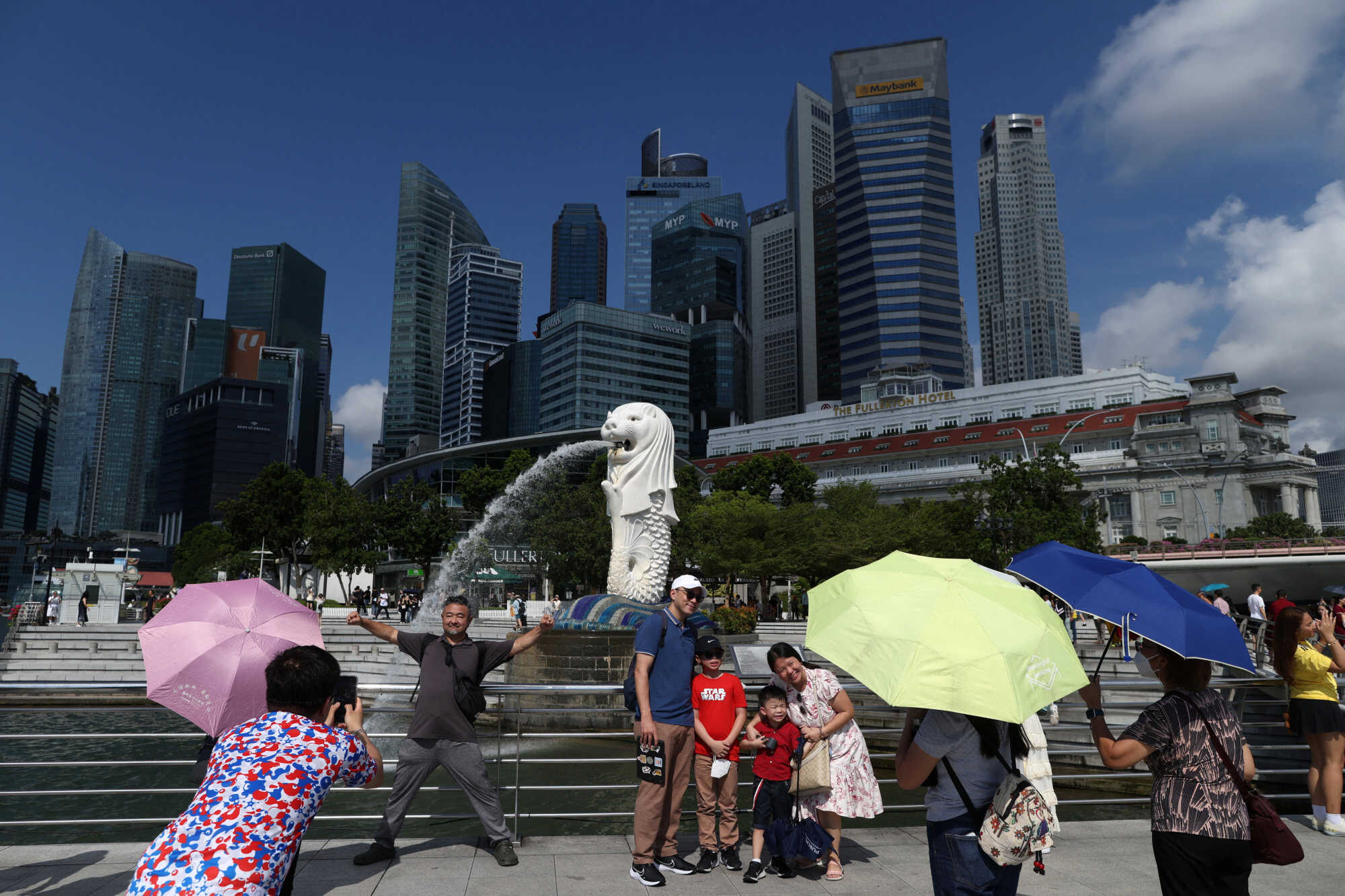 Tourists pose for photos at the Merlion Park in Singapore. Photo: Reuters