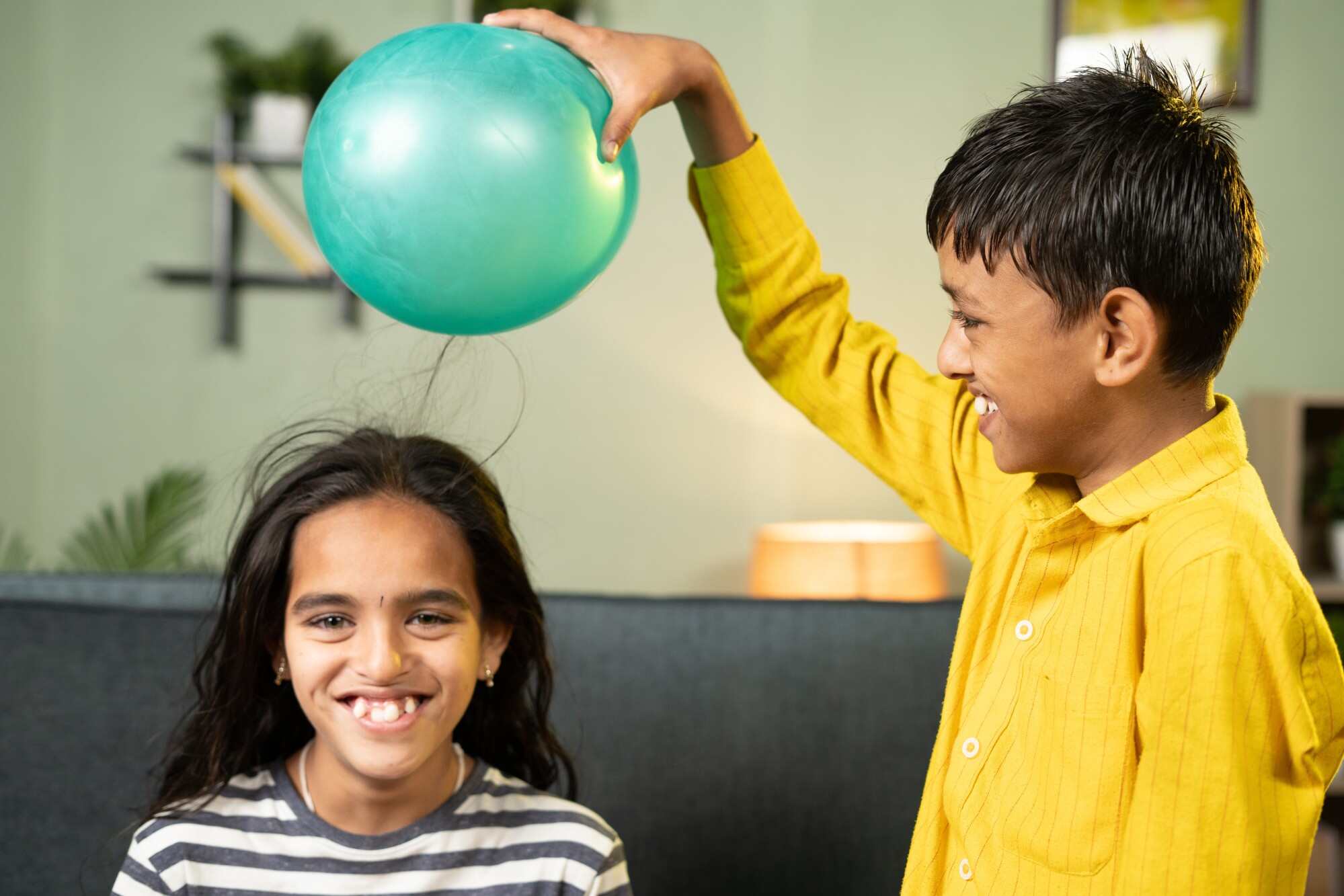Use the magic of static electricity for this fun trick. Photo: Shutterstock