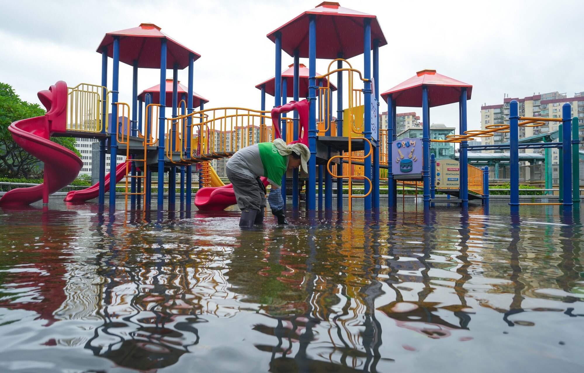 A children’s playground in Lai Chi Kok Park floods due to Typhoon Wipha. Photo: Sam Tsang