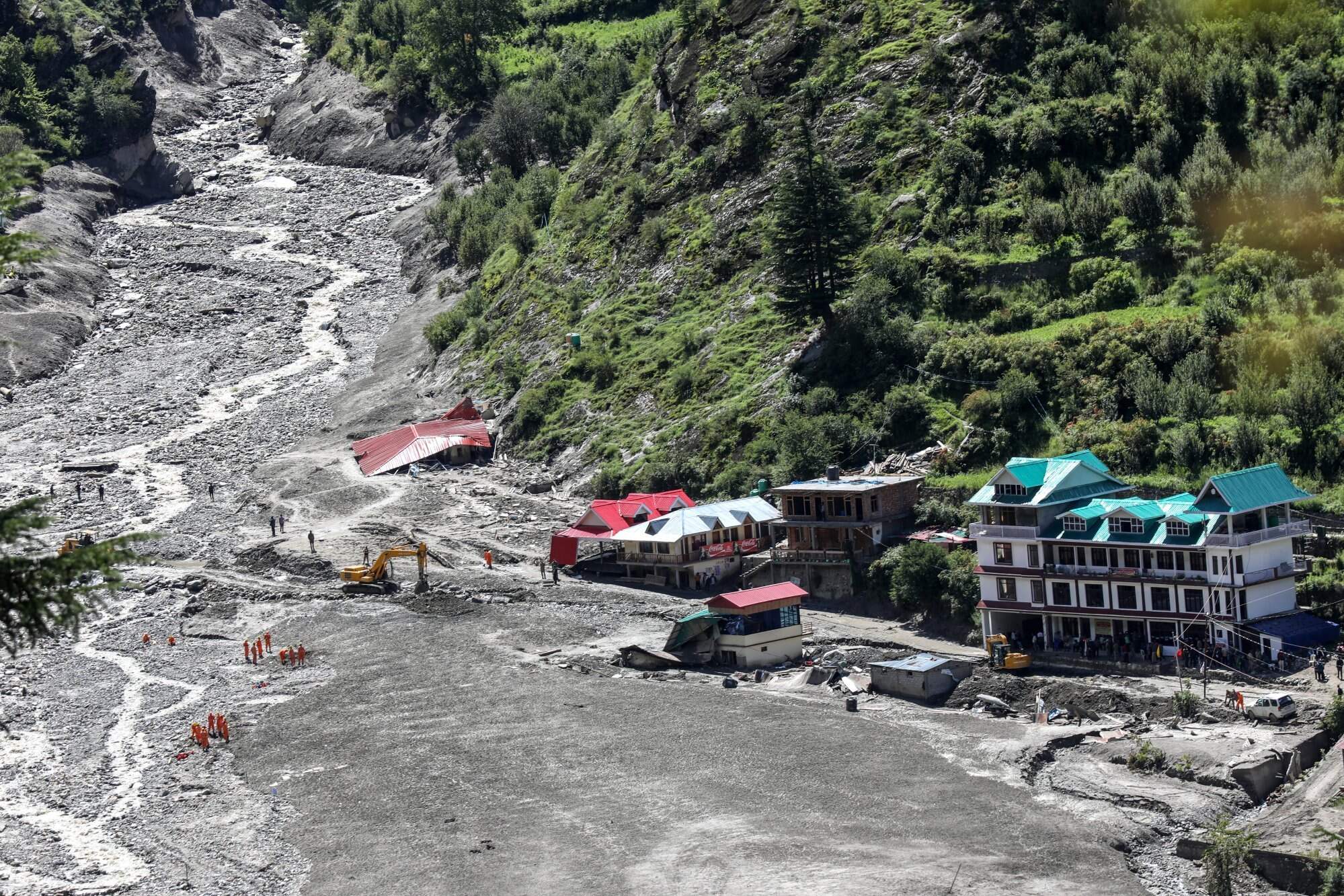 Indian authorities confirmed that more than 1,200 people had been rescued in several areas of the Himalayas. Photo: EPA