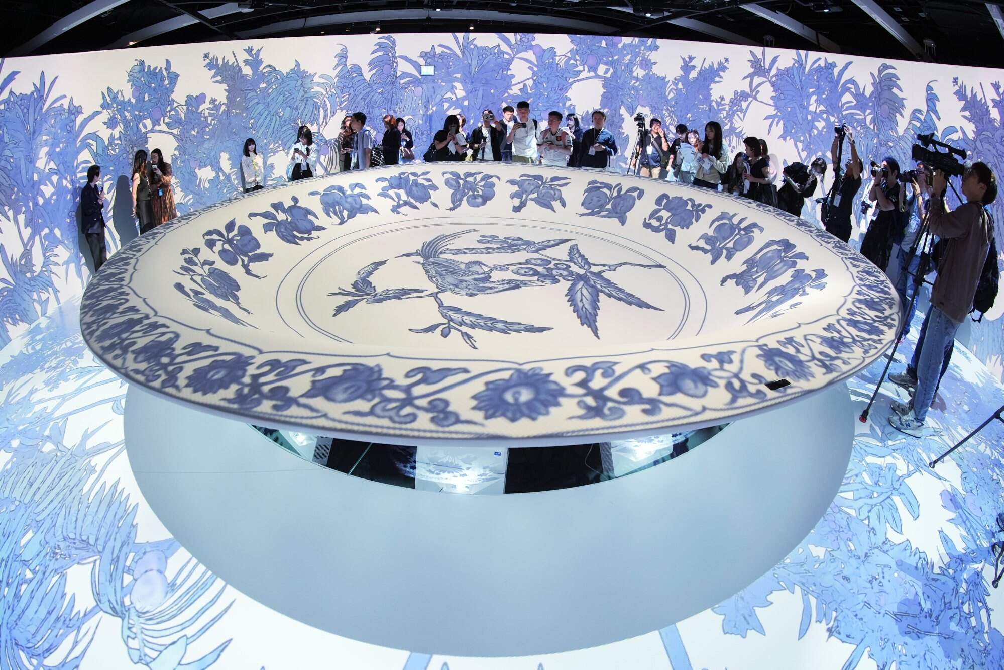 Visitors can interact with the exhibits at the Hong Kong Palace Museum’s immersive digital exhibition. Photo: Eugene Lee