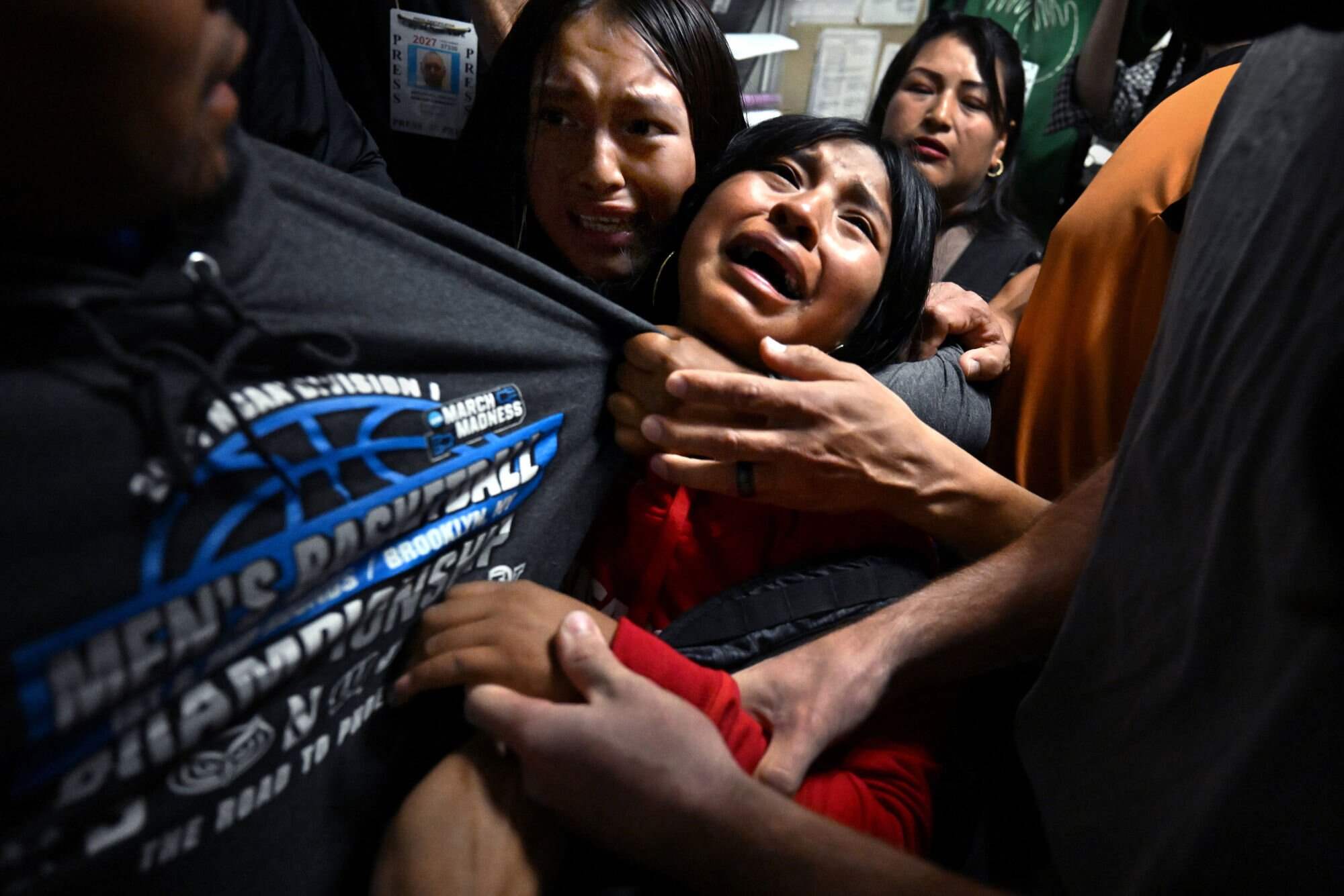 A family weeps after their loved one, a migrant from Ecuador, is detained by ICE after his immigration court hearing at the Jacob Javits Federal Building in New York. Photo: ZUMA Press Wire/dpa