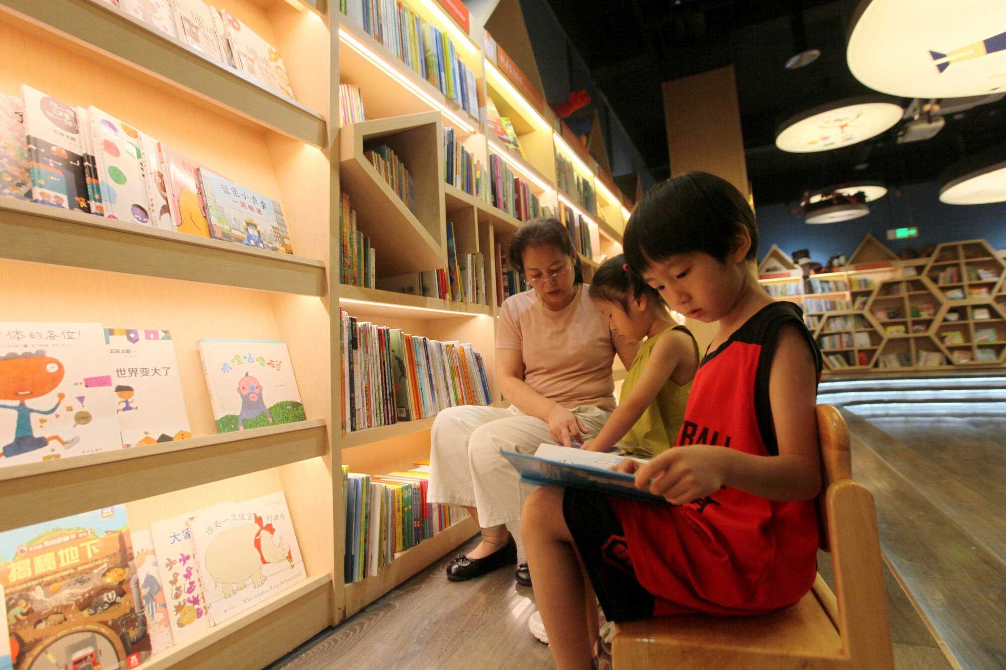 Children read at a bookstore in Pingyi County, Linyi City, in China’s eastern Shandong province. Photo: Xinhua