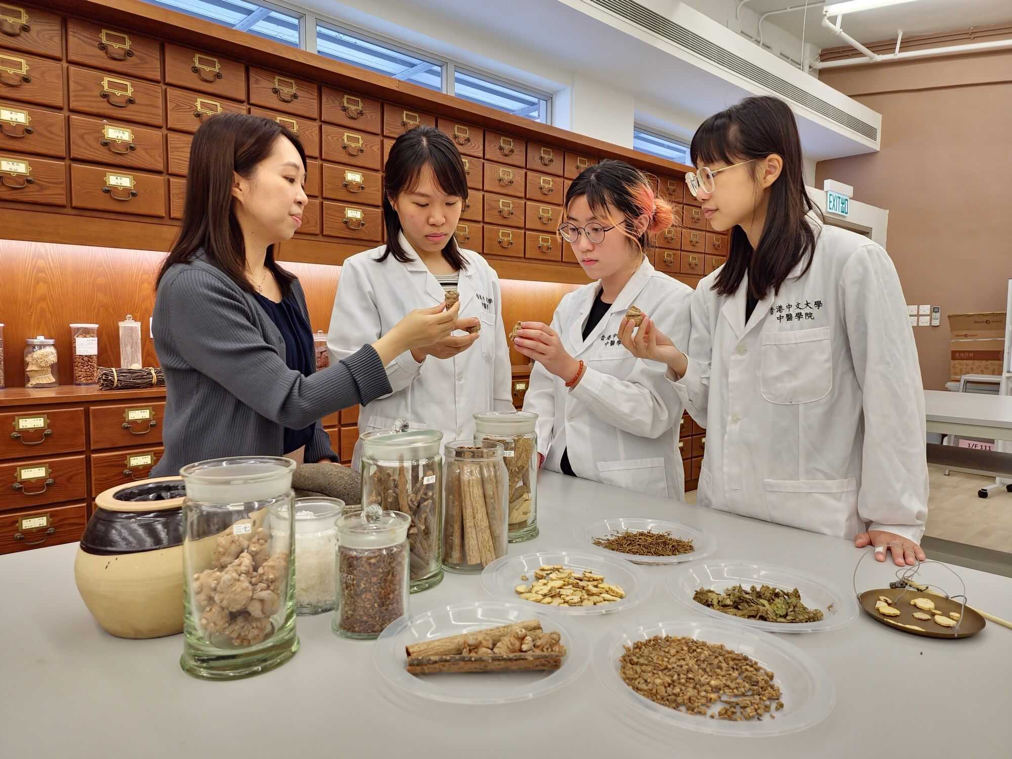 Dr Sarah Chan Sze-nga (left) helps Chinese medicine students at the Chinese University of Hong Kong identify herbs. Photo: Handout