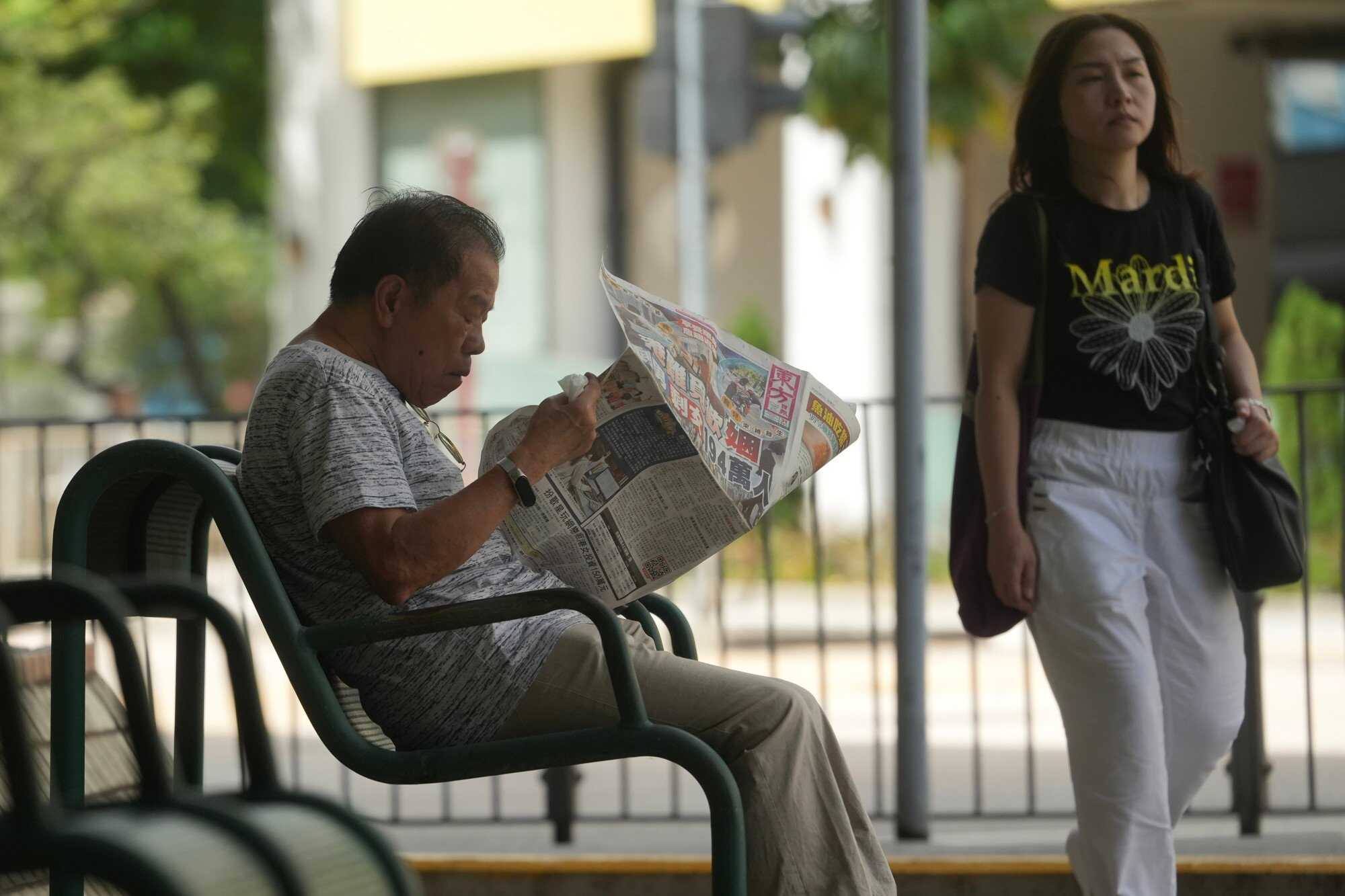 An elderly man in Shau Kei Wan. Hong Kong became a “super-aged society” last year, which means one in five residents is aged 65 or older. By 2034, the city will become “ultra-aged”. Photo: Sun Yeung