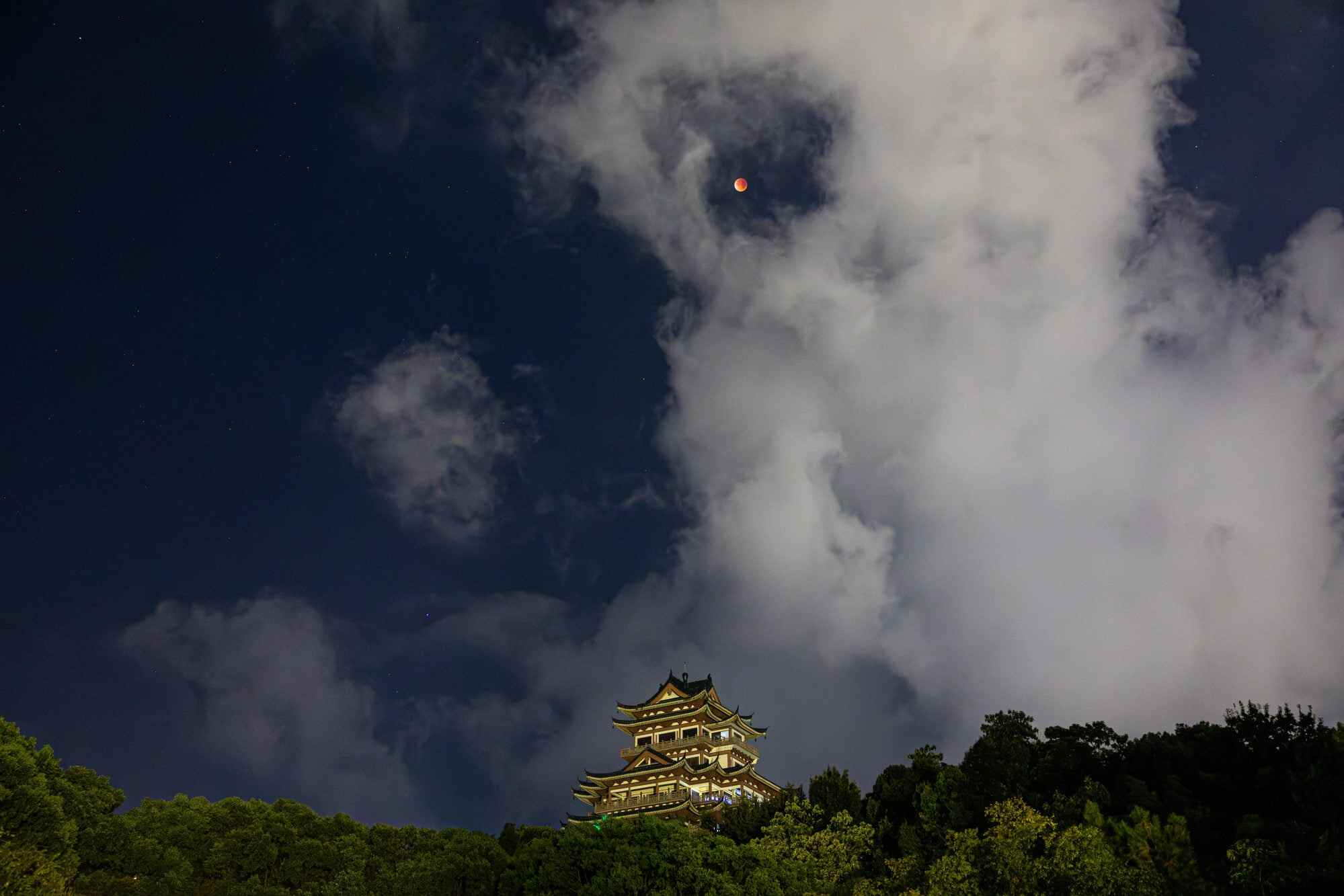 The “blood moon” as over east China’s Zhejiang Province. Photo: Xinhua