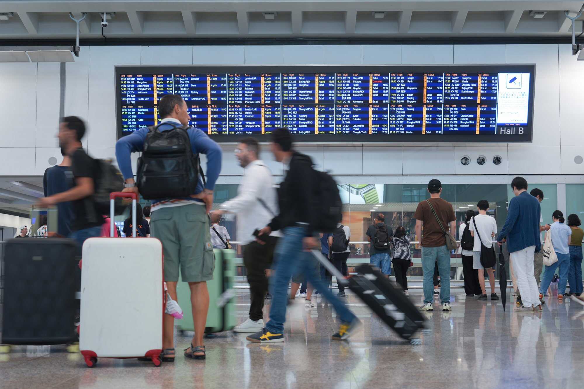 Travellers at Hong Kong International Airport on Sunday afternoon as Typhoon Ragasa edges closer to the city. Photo: Eugene Lee