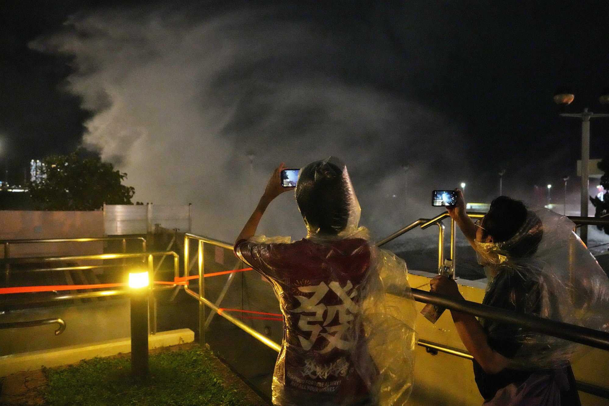 People watch the waves hit the coast at the waterfront of Hang Fa Chuen as Super Typhoon Ragasa approaches the city. Photo: Elson Li