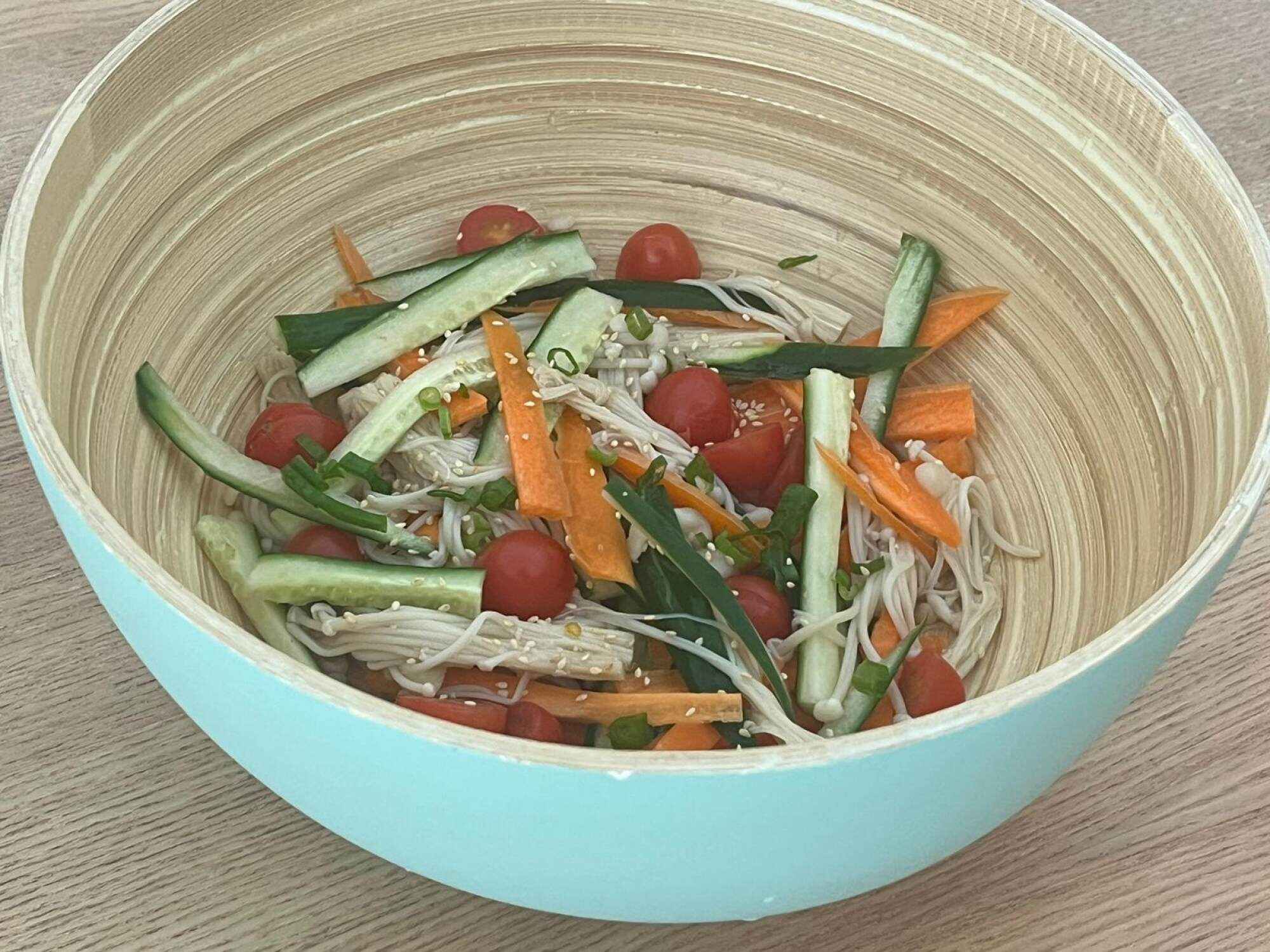 A healthy, low-calorie chilled enoki mushroom salad packed with fibre, vitamins and antioxidants – perfect for summer dining. Photo: Doris Wai