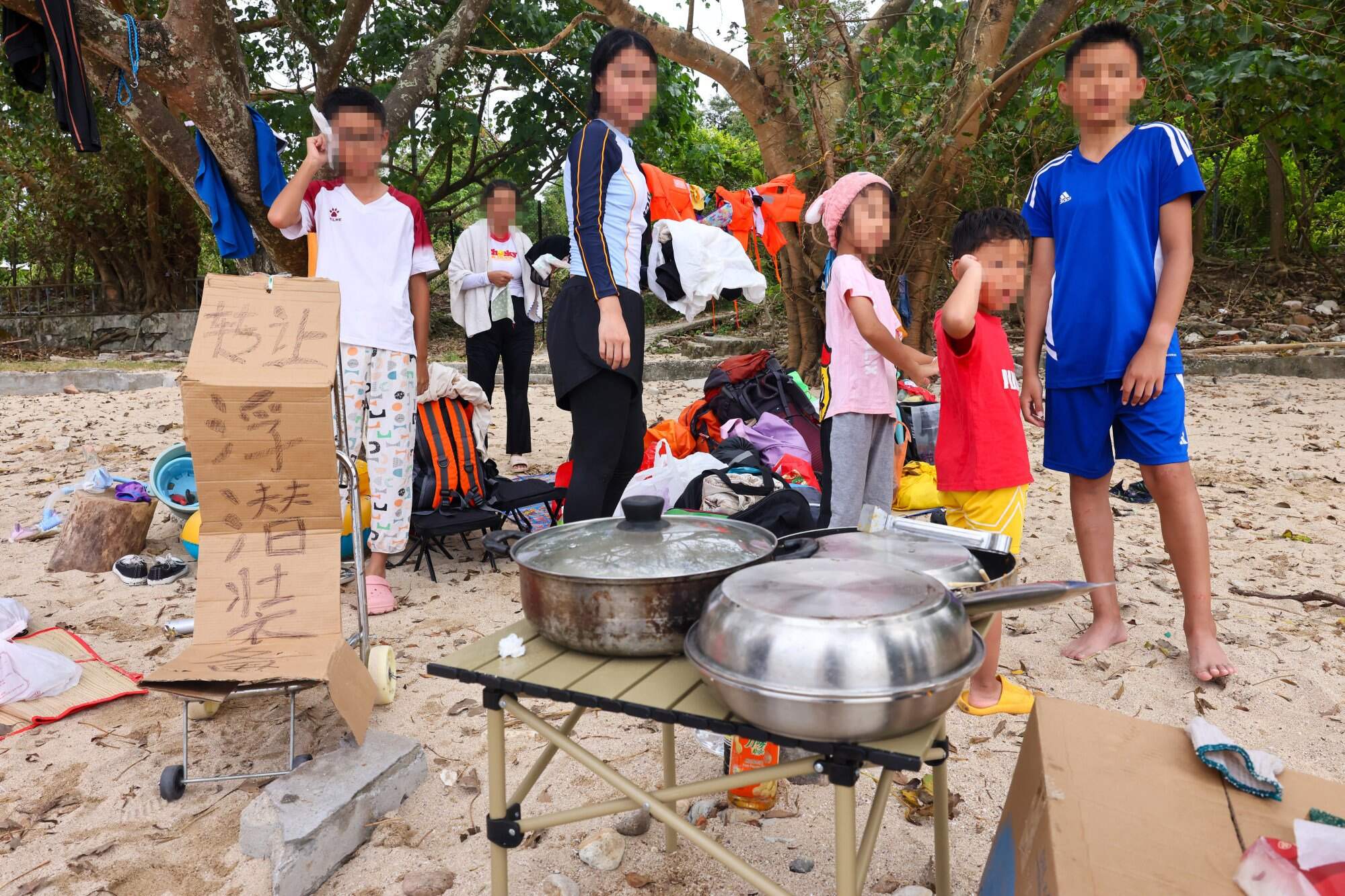 Some tourists were seen cooking over open fires, violating park regulations. Photo: Dickson Lee