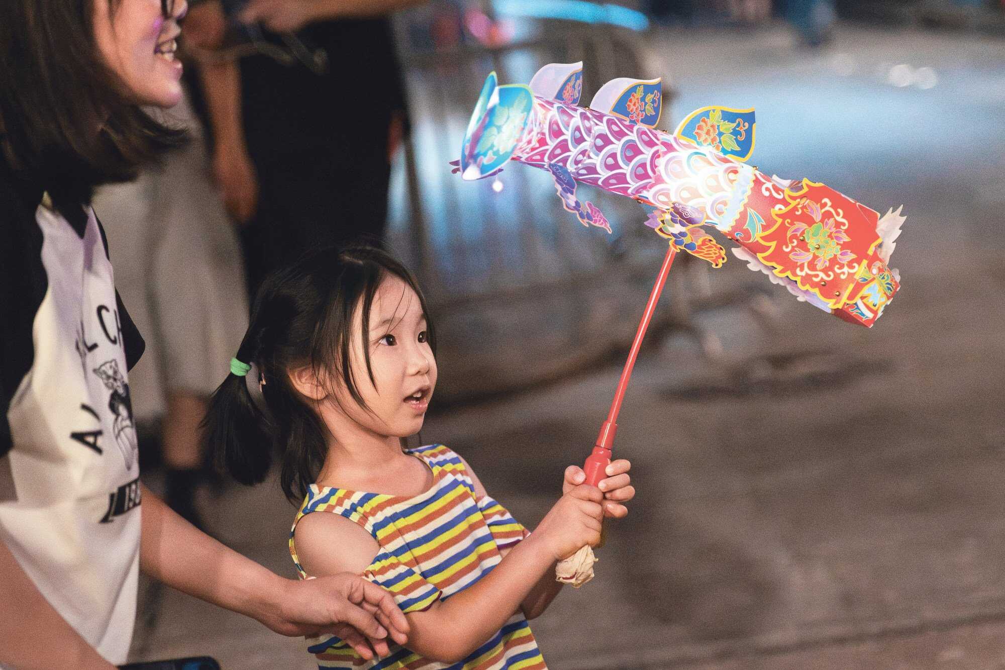 The dance is a fun event for the whole family. Photo: Huy Truong