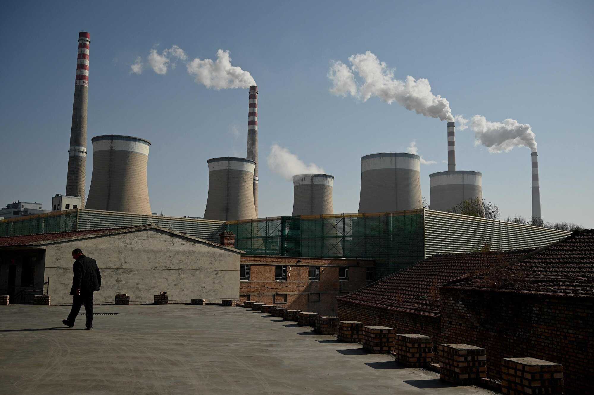 A coal-powered power station belches smoke in Datong, China’s northern Shanxi province, on November 4, 2021. Photo: AFP