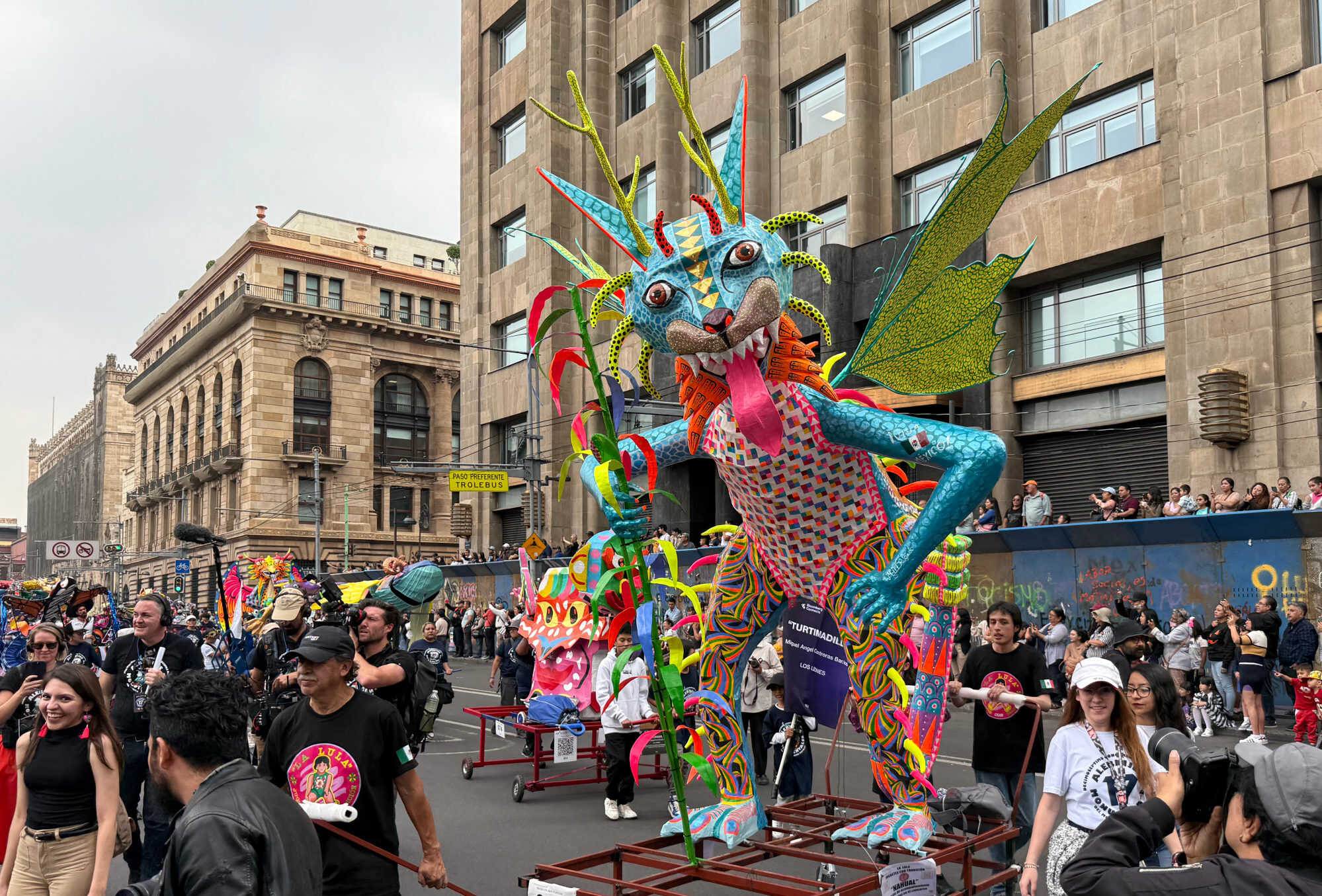 This photo shows the Monumental Alebrijes Parade 2025 in Mexico City. “Alebrijes” are brightly colored folk art sculptures of fantastical creatures. Photo: Xinhua