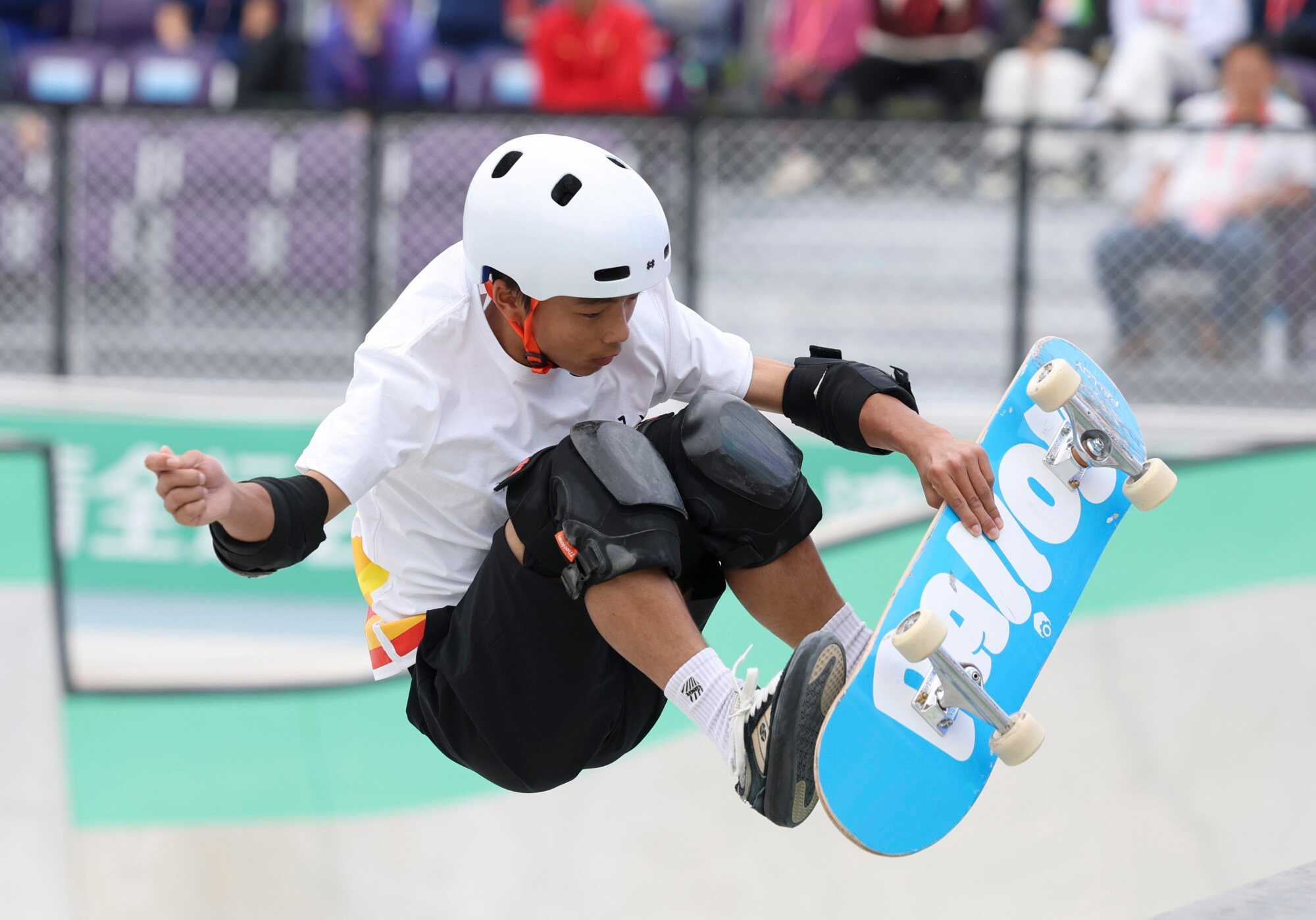 Zhang Yongchao of Hubei competes during the men’s park final of skateboarding at the 15th National Games. Photo: Xinhua
