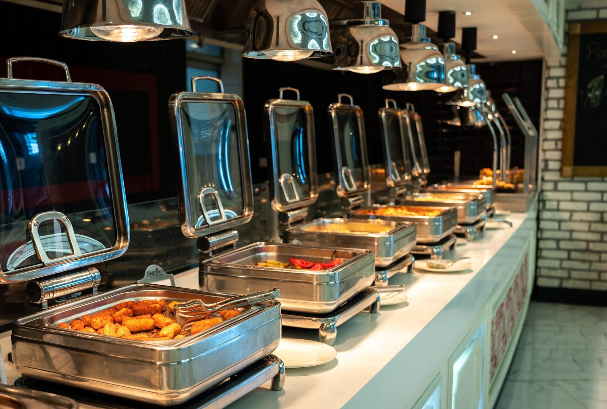 The all-you-can-eat breakfast buffet may need to be reconsidered due to its significant contribution to food waste and its negative environmental impact. Photo: Shutterstock