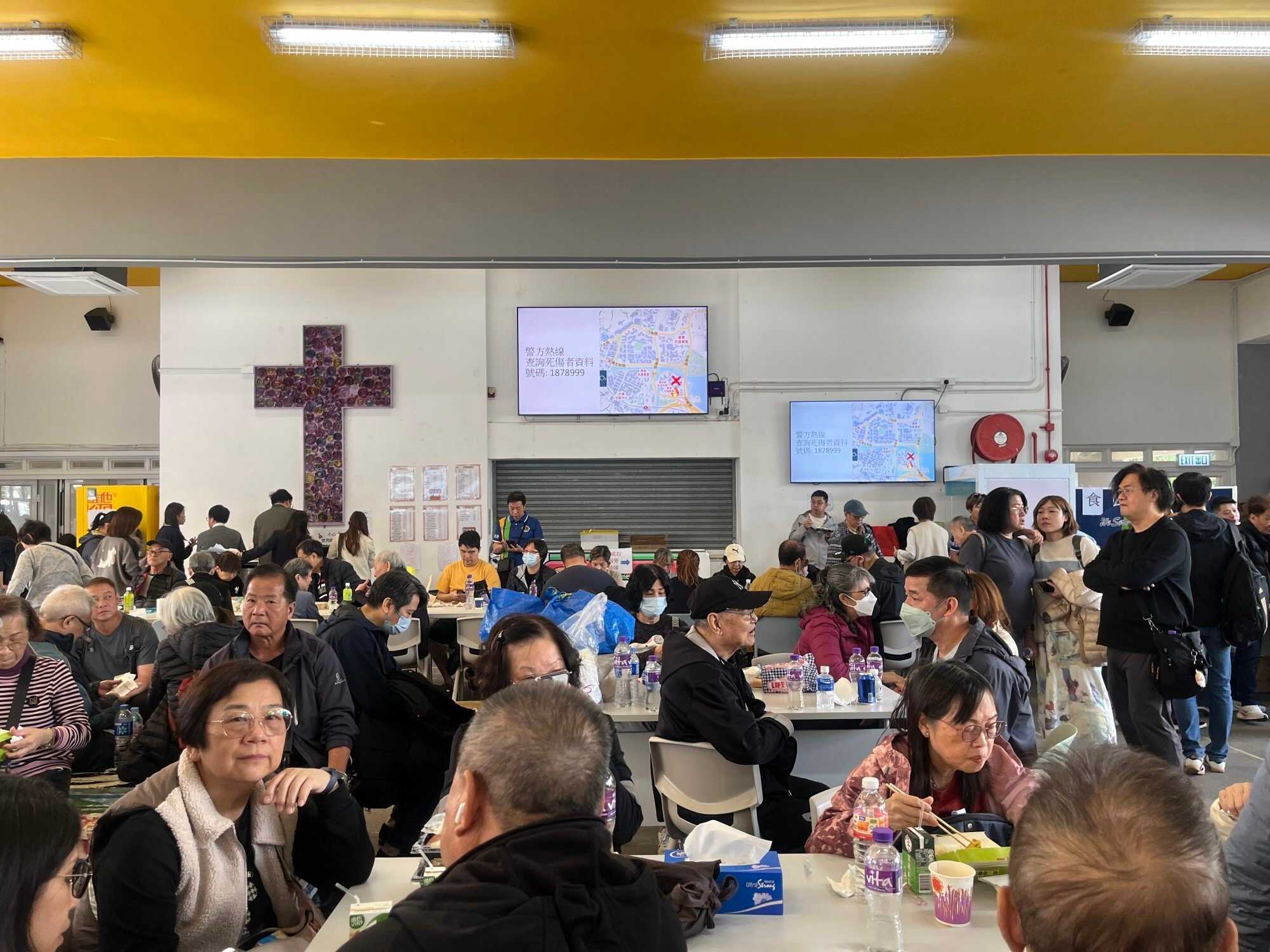 Hongkongers came out in droves to help those impacted by the fire, distributing lunchboxes and other essential supplies. Photo: Kelly Fung