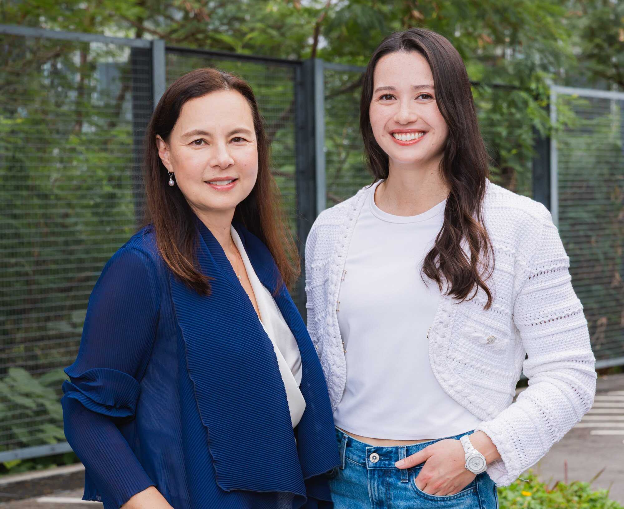 Joanna Hotung (left), director of the Hotung Mills Education Foundation, and Olympic swimmer Siobhan Haughey spoke about the importance of not relying on AI summaries to “read” books. Photo: Handout