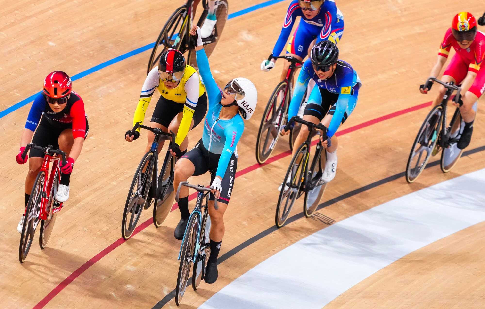 Hong Kong cyclist Ceci Lee Sze-wing (blue suit, white helmet) finished the Women’s Omnium (Points Race) in first place, winning her third gold medal at the 15th National Games held in Hong Kong Velodrome, Tseung Kwan O. Photo: Karma Lo