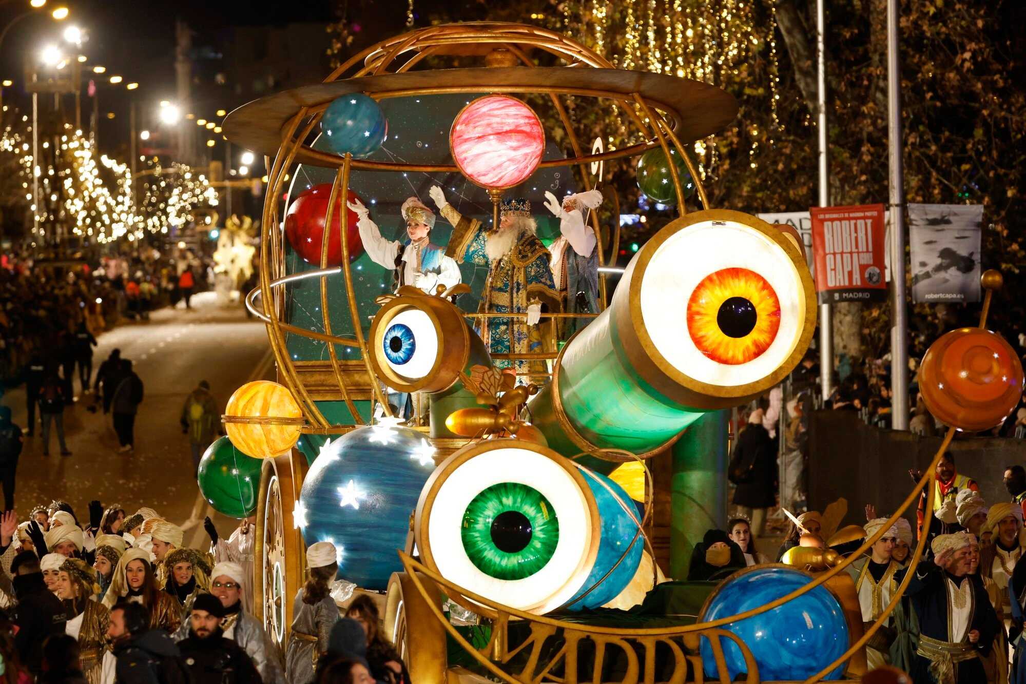 People participate in the Three Wise Men Parade in Madrid, Spain on January 5, 2026. The parade runs between the Plaza de San Juan de la Cruz and the Plaza de Cibeles in the Spanish capital. Photo: EPA