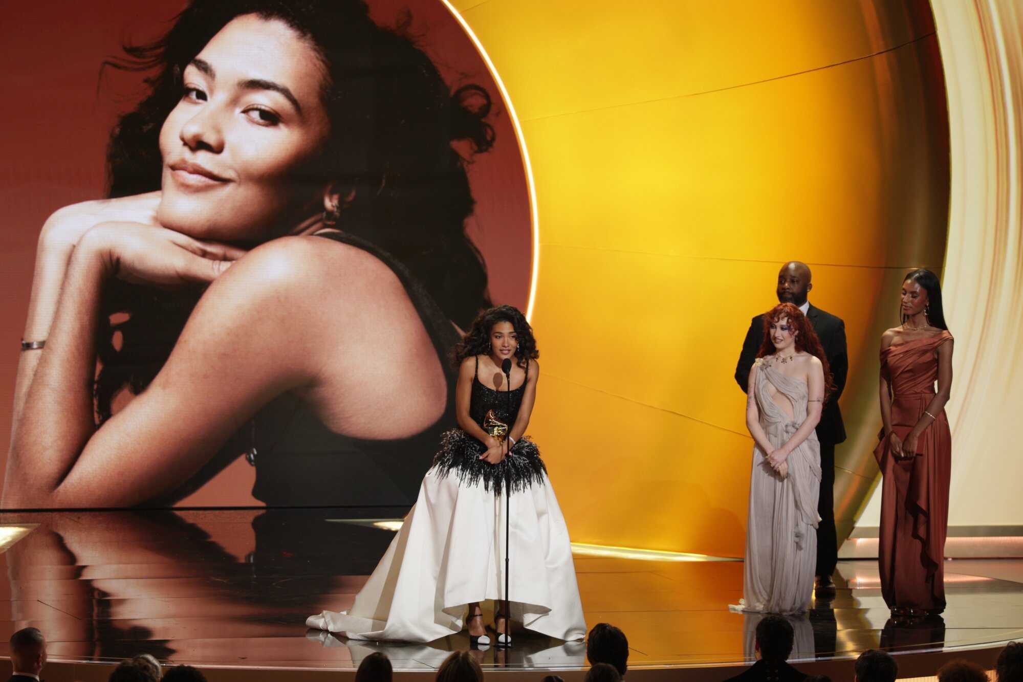 British singer Olivia Dean accepts the Best New Artist award. Photo: EPA