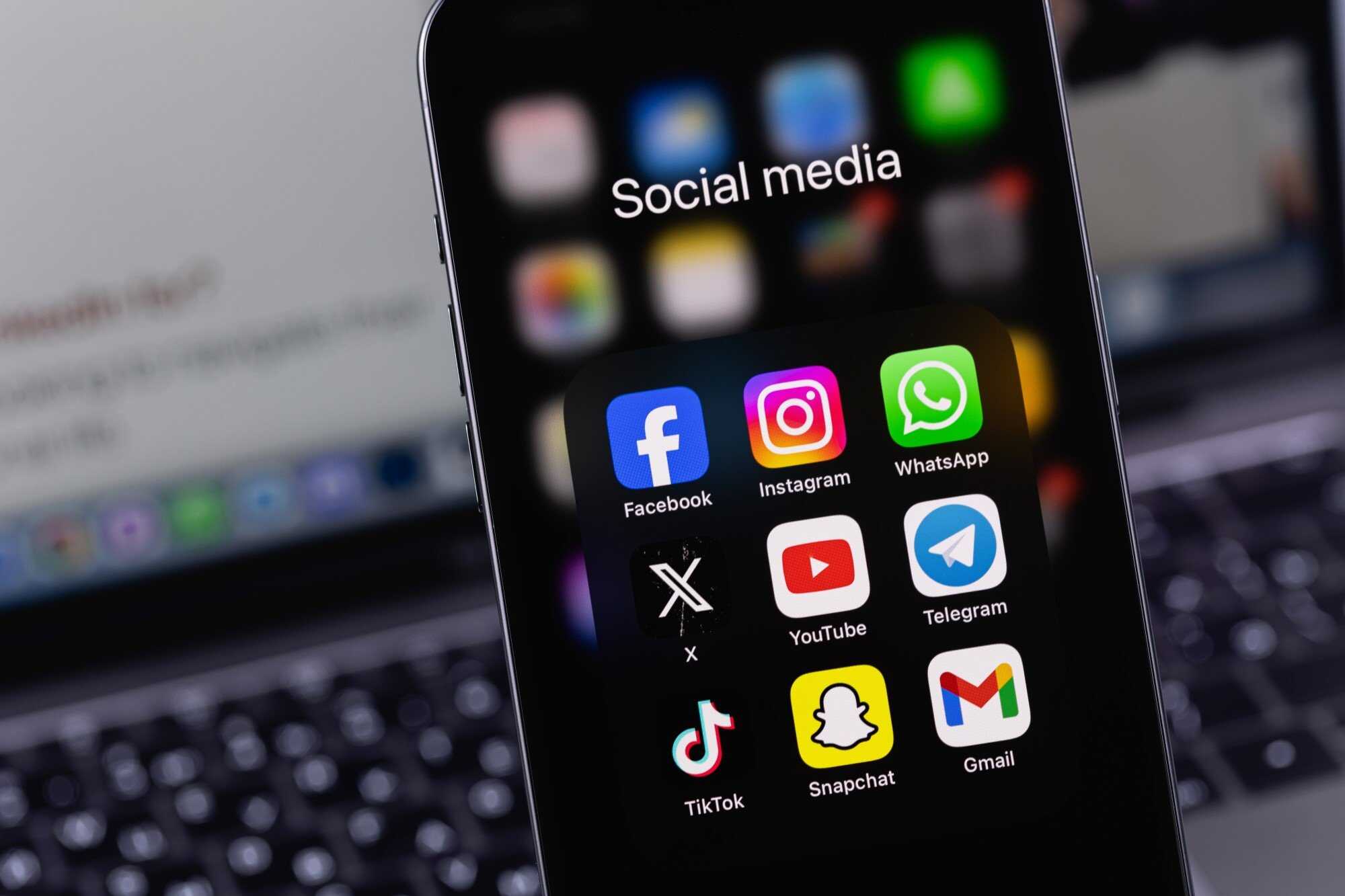 One student warns that we should be careful with our approach to social media trends and challenges. Photo: Shutterstock
