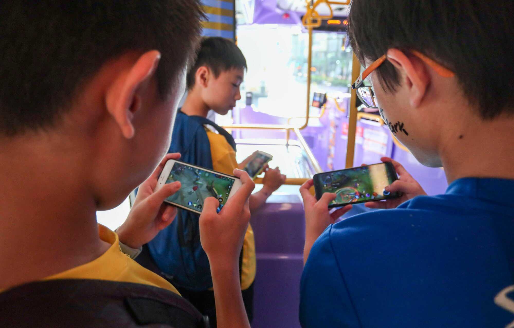 Consider using alternative expressions instead of gaming terms in formal contexts. Photo: Jonathan Wong