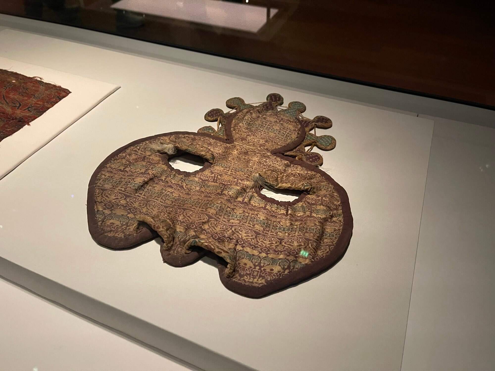 A weft-faced taquete from the Chris Collection illustrates the historical use of saffrons as protective headgear for horses, highlighting their evolution from metal to silk. Photo: Charlotte Kwan