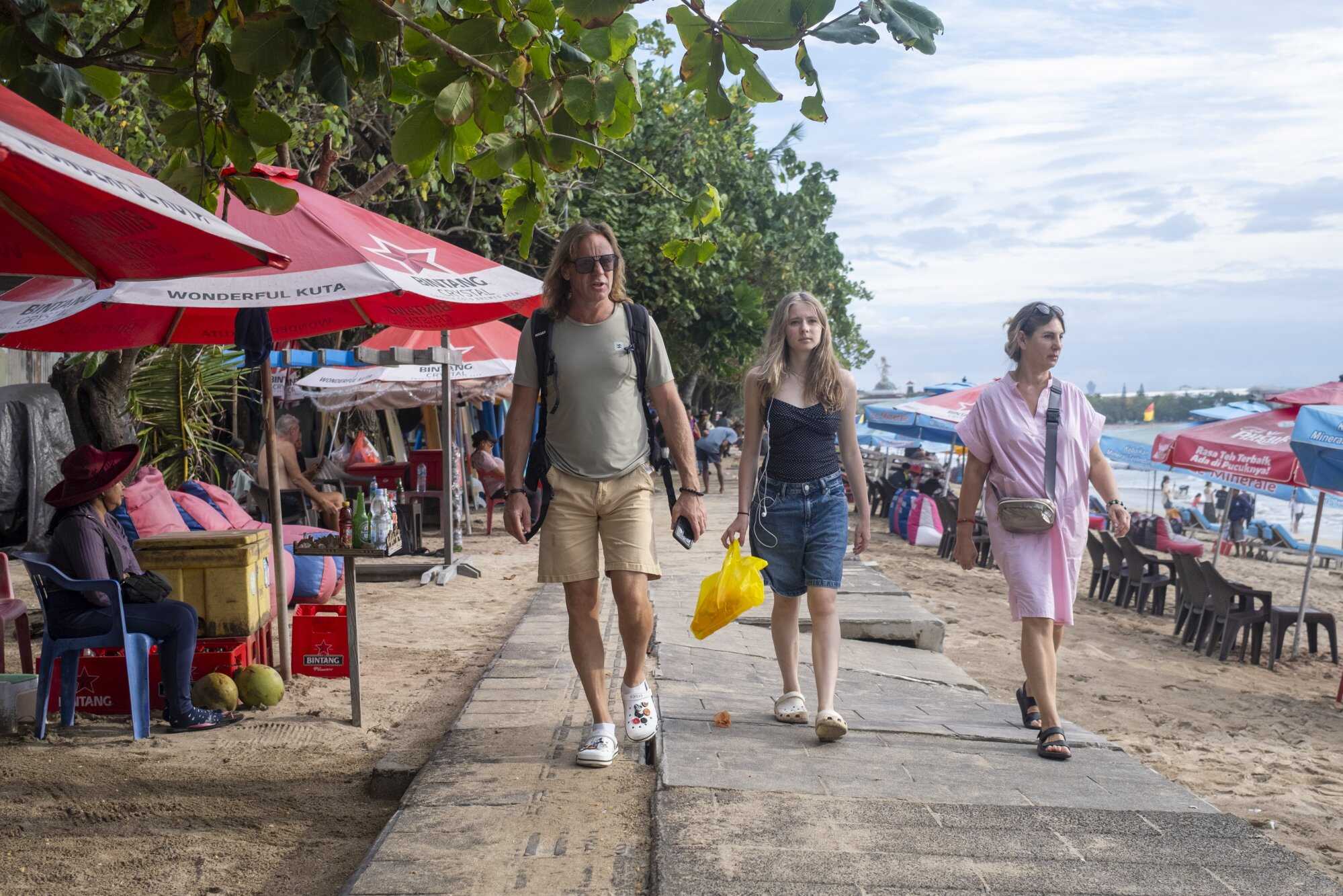 Bali police reported that suspects on tourist visas had been running an online gambling website from two villas in Badung and Tabanan. Photo: EPA