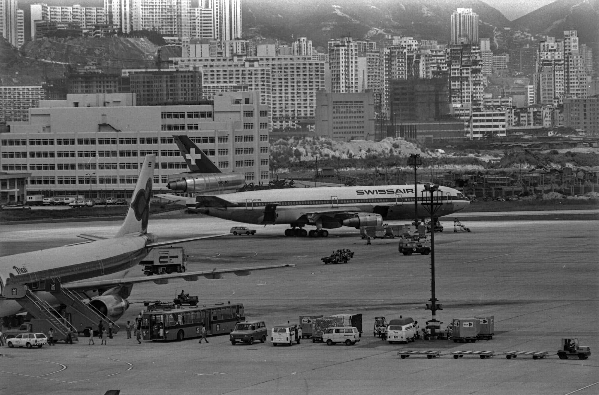 A Swissair plane landing at Kai Tak Airport around 1979. Photo: P.Y. Tang