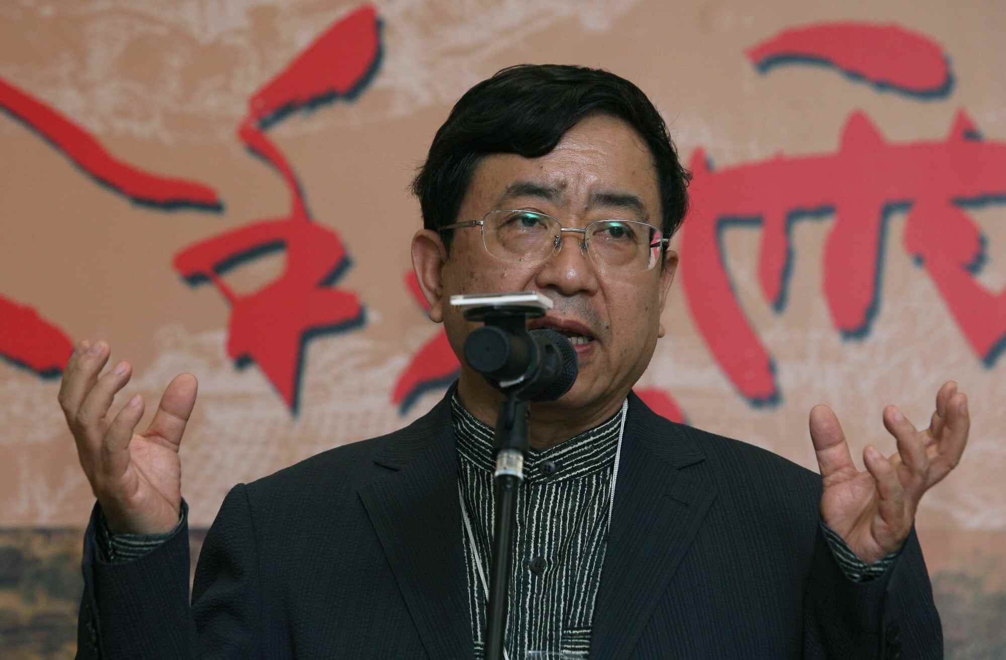 Yu Qiuyu giving a speech at a tea reception held by Baptist University in 2008. Yu is one of the most well-known contemporary Chinese cultural literary figures. Photo: Oliver Tsang
