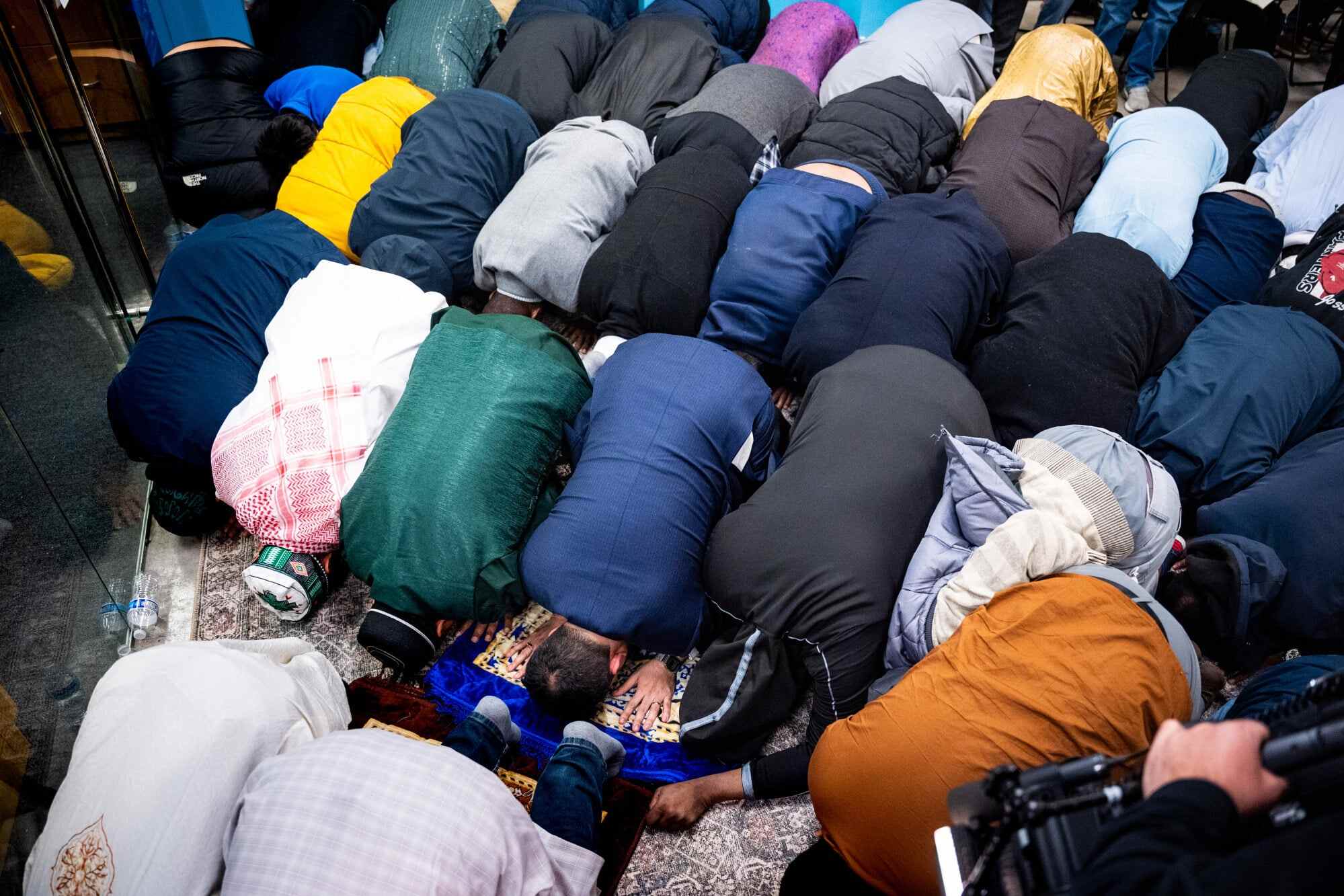 New York City Mayor Zohran Mamdani joins prayers before breaking his fast at an event hosted by the New York Taxi Workers Association. Photo: AP