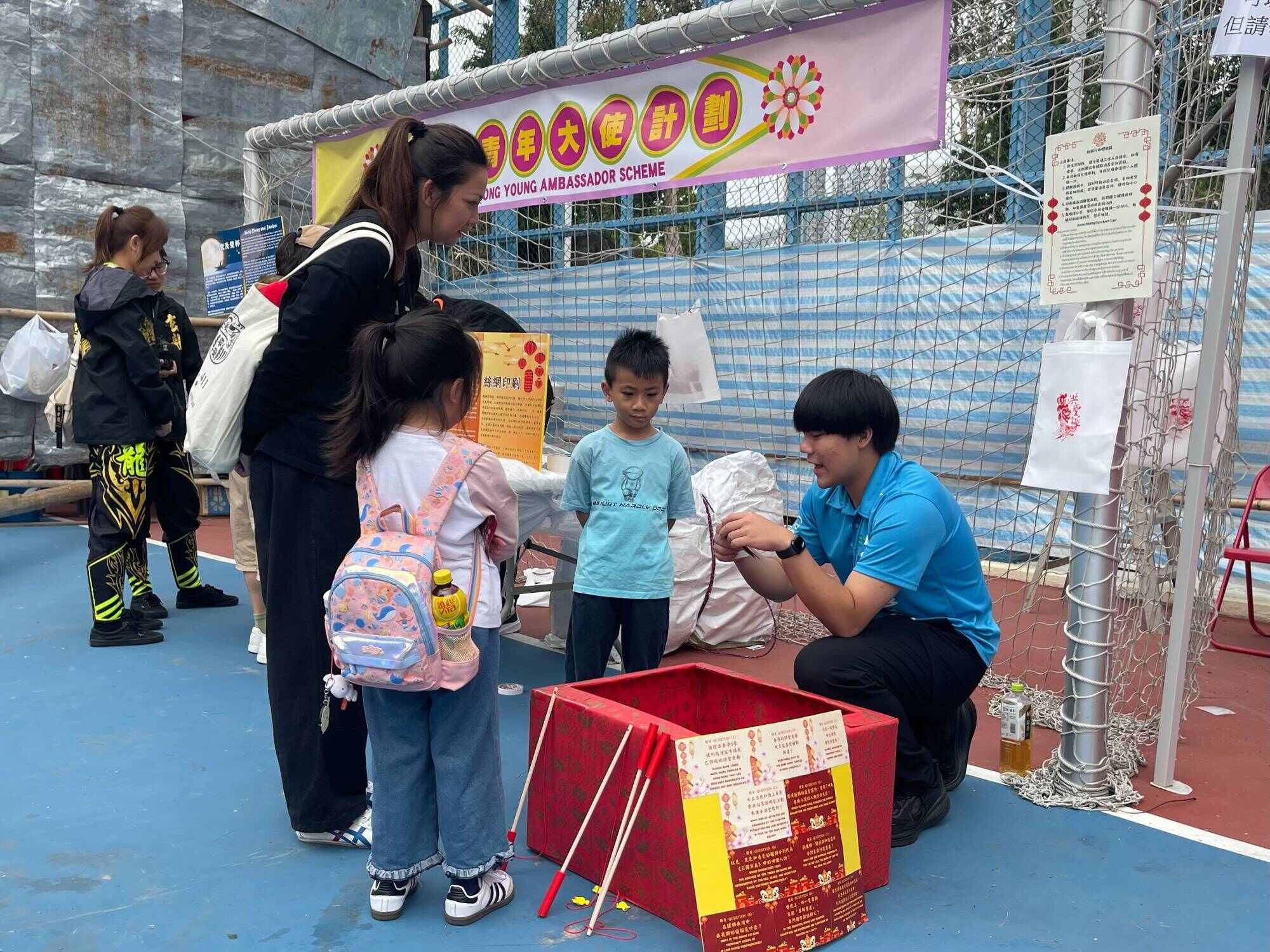 A volunteer from the Hong Kong Young Ambassador Scheme explains screen printing to a participant. Photo: Charlotte Kwan