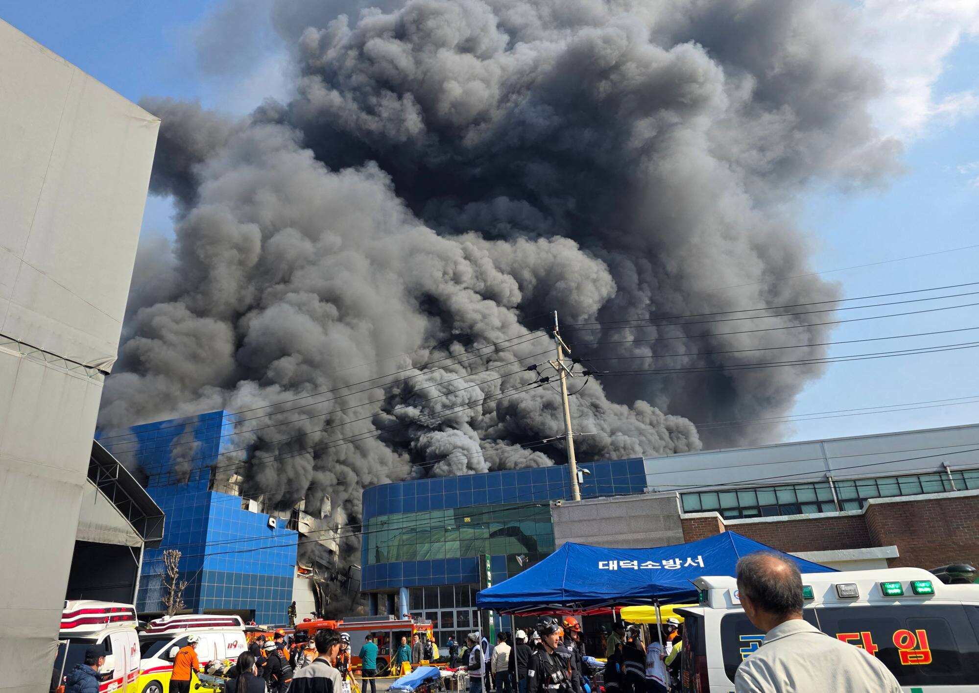 Heavy smoke billows from a fire that broke out at a car parts factory in Daejeon, South Korea, on March 20. Photo: Yonhap/AFP