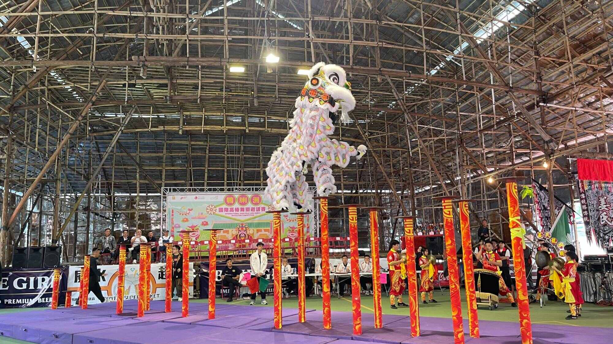 The International High-Pole Lion Dance Invitation Competition was held last Saturday. Photo: Charlotte Kwan