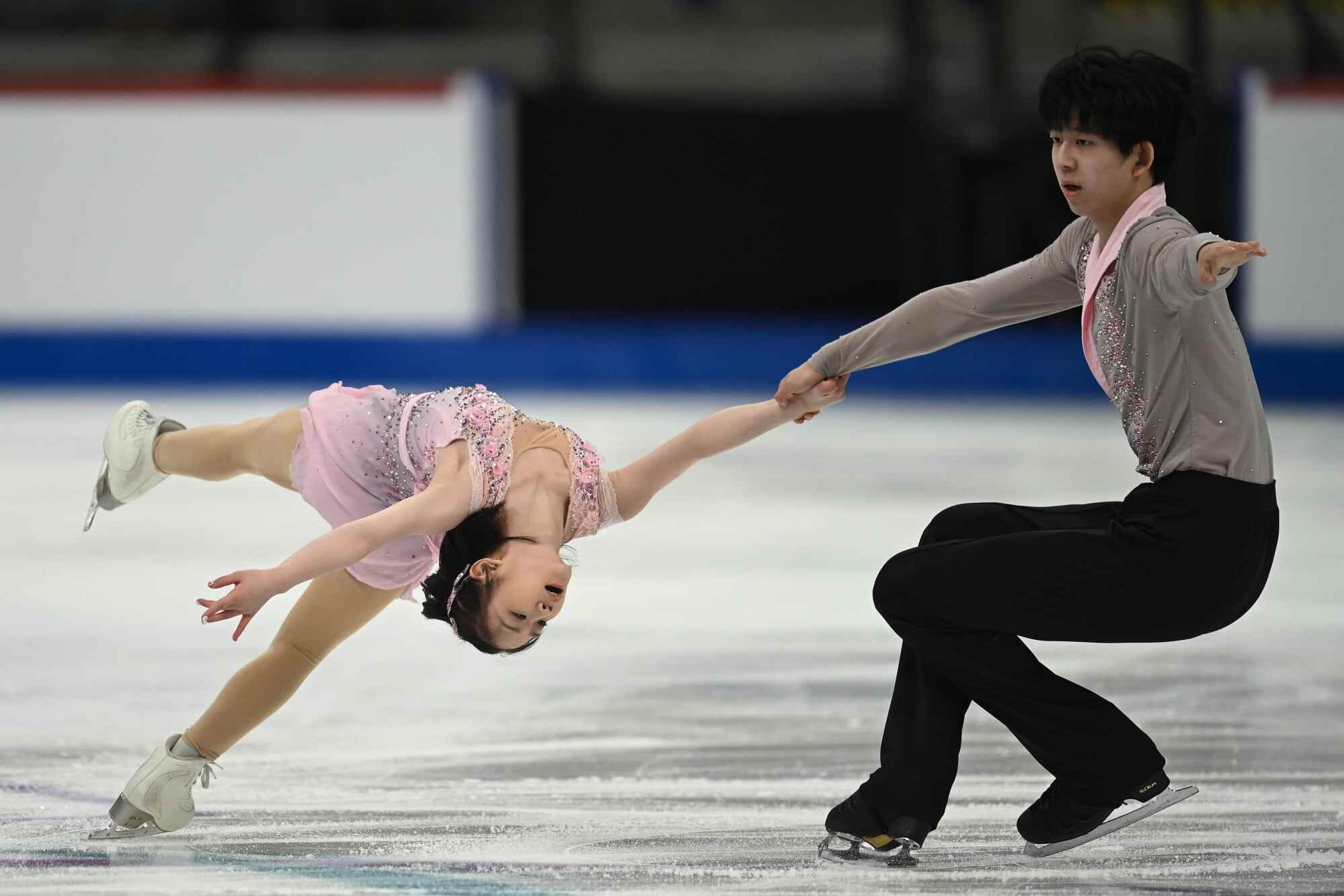 Chen Yuxuan (left) and Dong Yinbo of China compete during the pairs’ free skating at the ISU Figure Skating Junior World Championships in Estonia on March 5, 2026. Photo: Xinhua