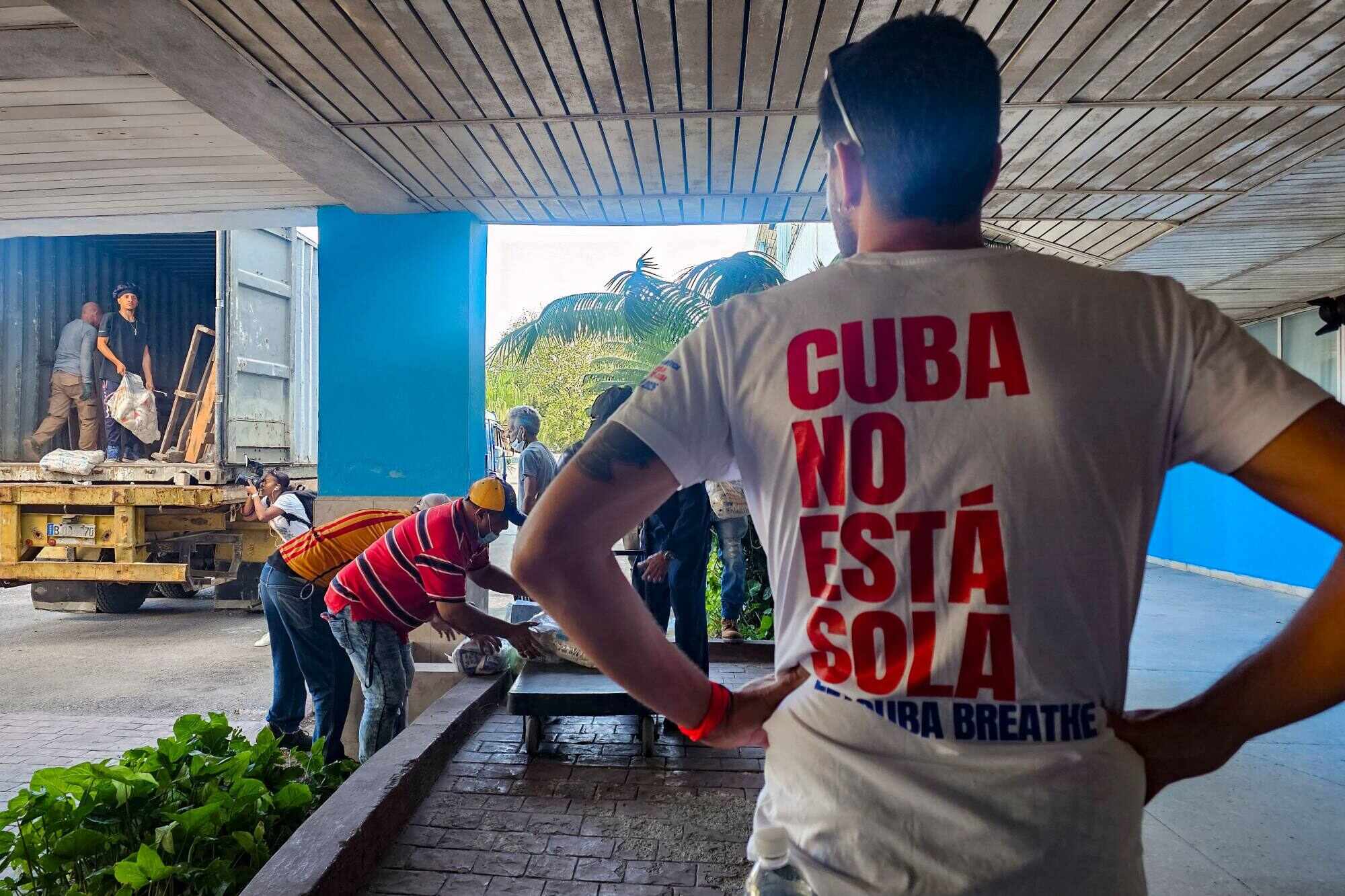 Aid brought by the Nuestra America flotilla from Mexico is unloaded at the hospital in Havana on March 25, 2026. Photo: AFP