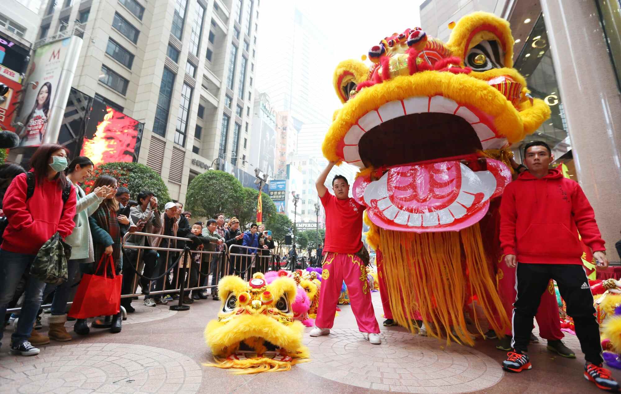 The team rehearse for the opening ceremony of “The Legend of Lion Dance” exhibition at Times Square in Causeway Bay in 2015. Photo: Nora Tam