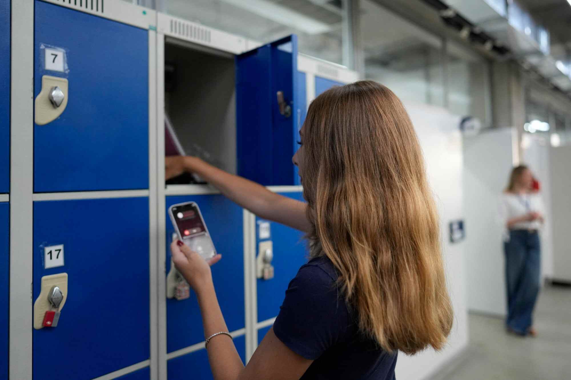 Kwun Tong Maryknoll College’s strict phone policy overlooks the opportunity for students to develop self-discipline and trust, writes a student. Photo: AP