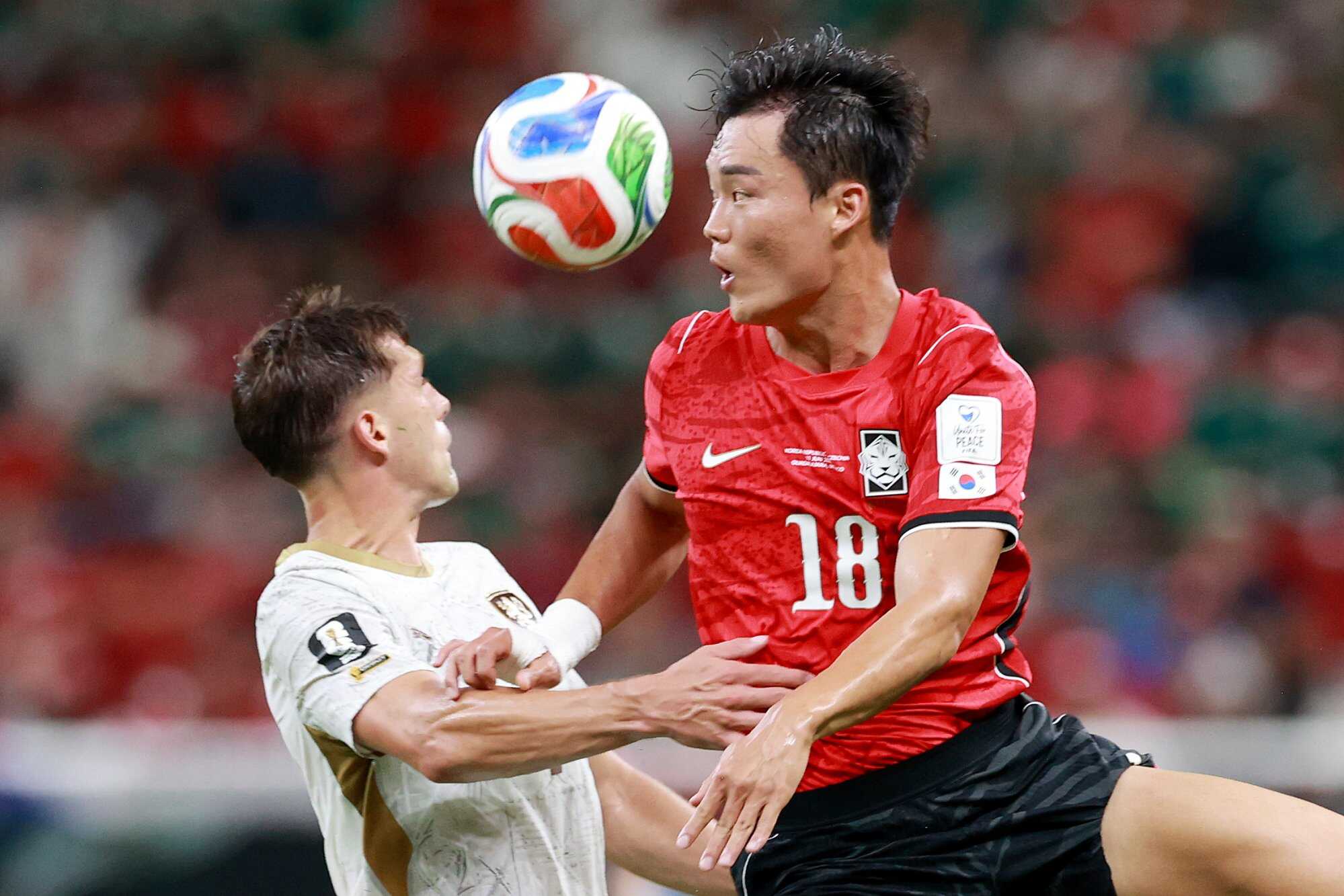 Oh Hyeon-gyu (right) of South Korea battles for the ball with Robin Hranac (left) of Czech Republic during the Fifa World Cup 2026 Group A match in Guadalajara, Mexico, on June 11. Photo: EPA