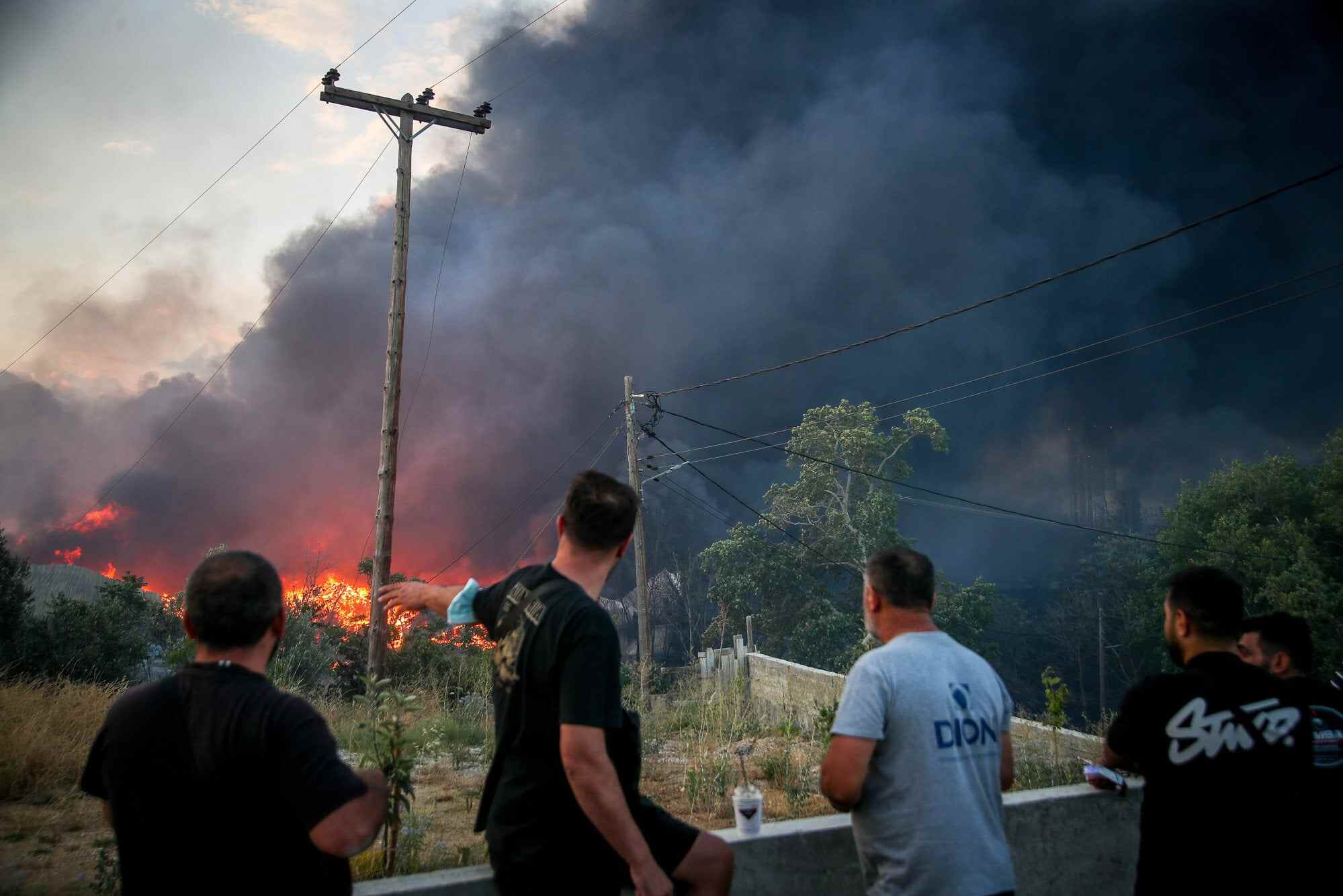 Smoke rises from a wildfire on the outskirts of Greece’s second-largest city, Thessaloniki. Photo: Xinhua