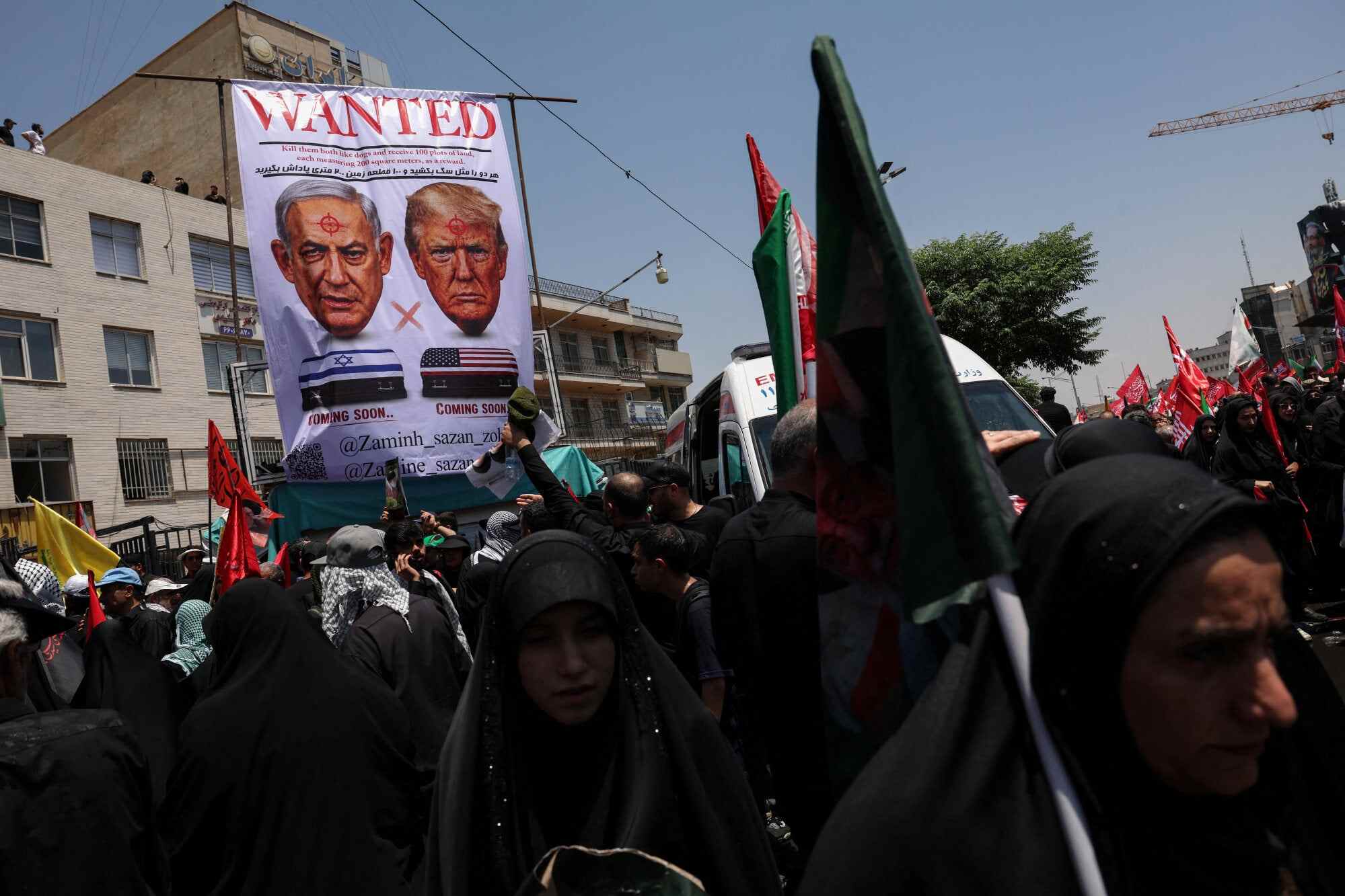 A banner depicting US President Donald Trump and Israeli Prime Minister Benjamin Netanyahu is held up at a funeral procession for Khamenei. Photo: Reuters