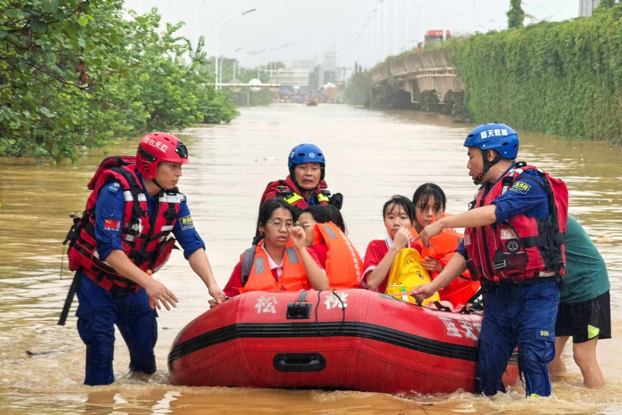 Rescuers evacuate flood-affected students in Guigang, in China’s southern Guangxi region, on July 8. Photo: CN-STR via AFP