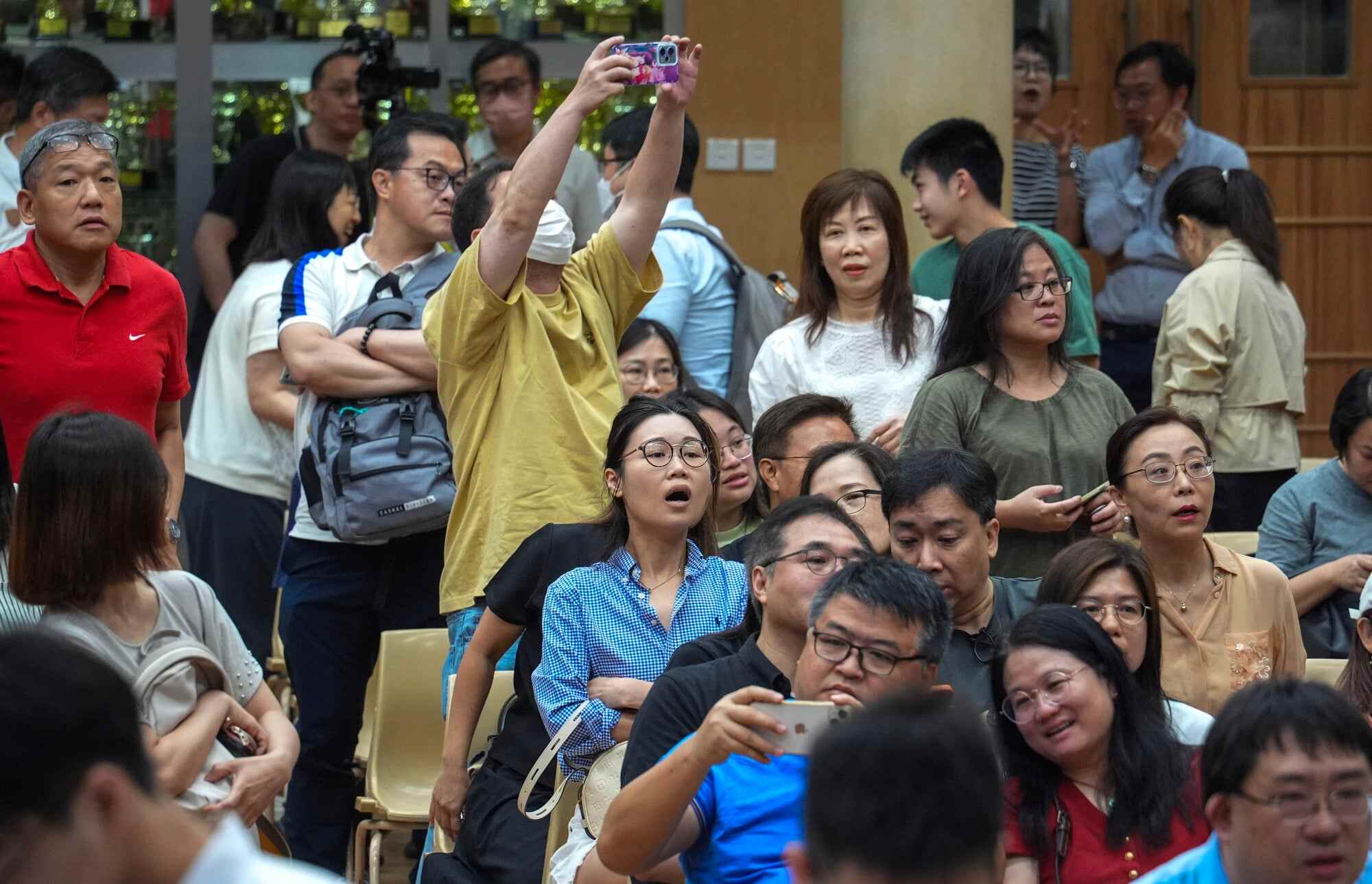 Parents react to their children receiving their DSE results at Queen’s College. Ken Fung, a clinical psychologist, stressed that parents should stay calm and supportive. Photo: Eugene Lee
