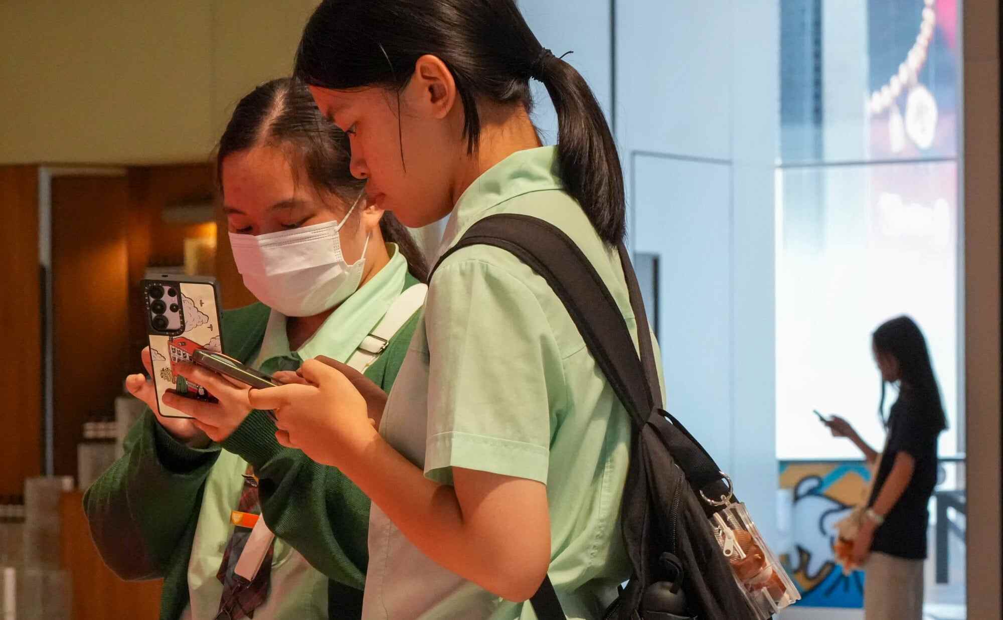 Hong Kong students using their phones in Causeway Bay. Photo: Jelly Tse