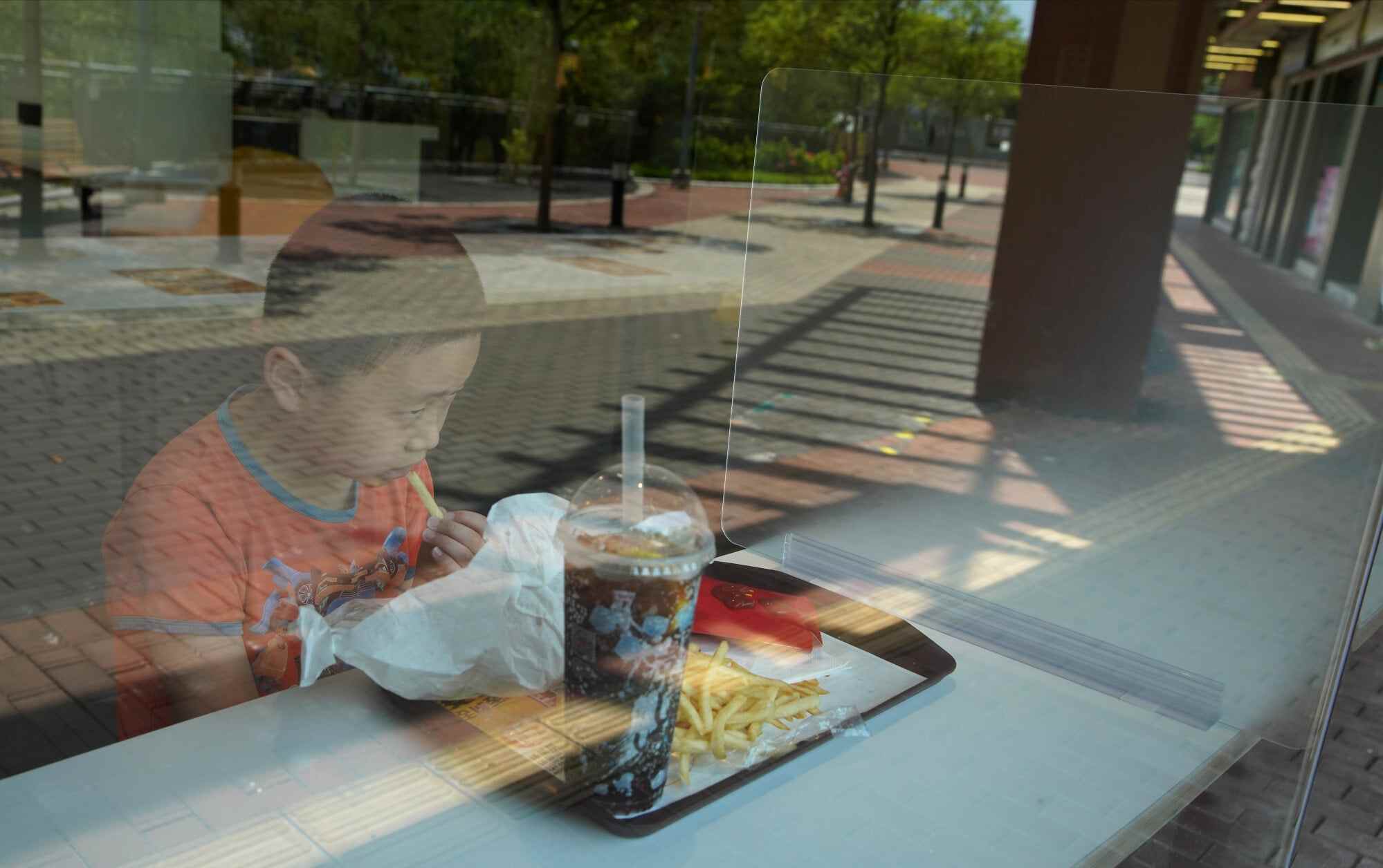 Eating alone in a busy restaurant can be a liberating experience, writes a student. Photo: Winson Wong