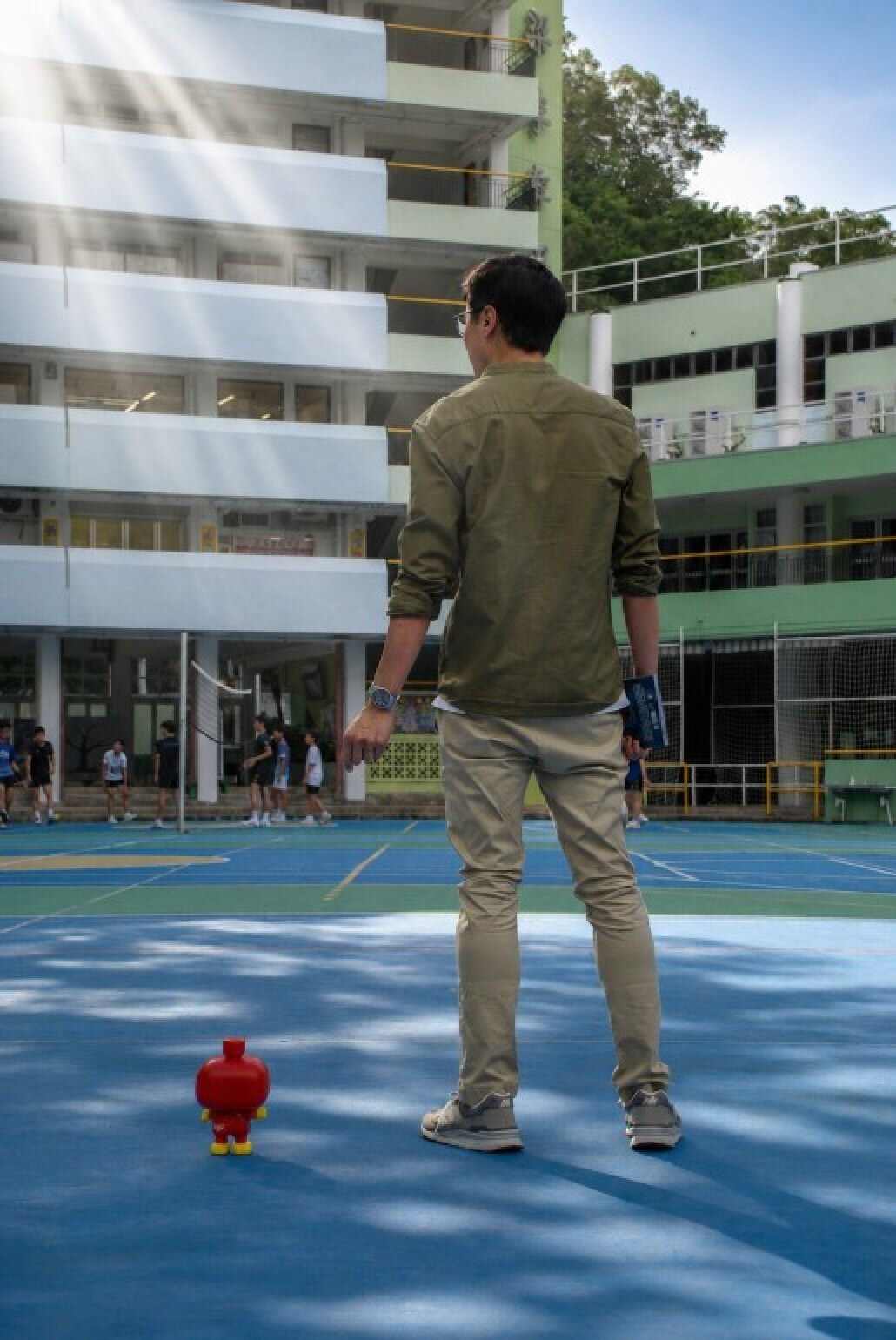 Hong Kong artist Orson Li with his Canbot, made from recycled soda cans. Photo: Handout